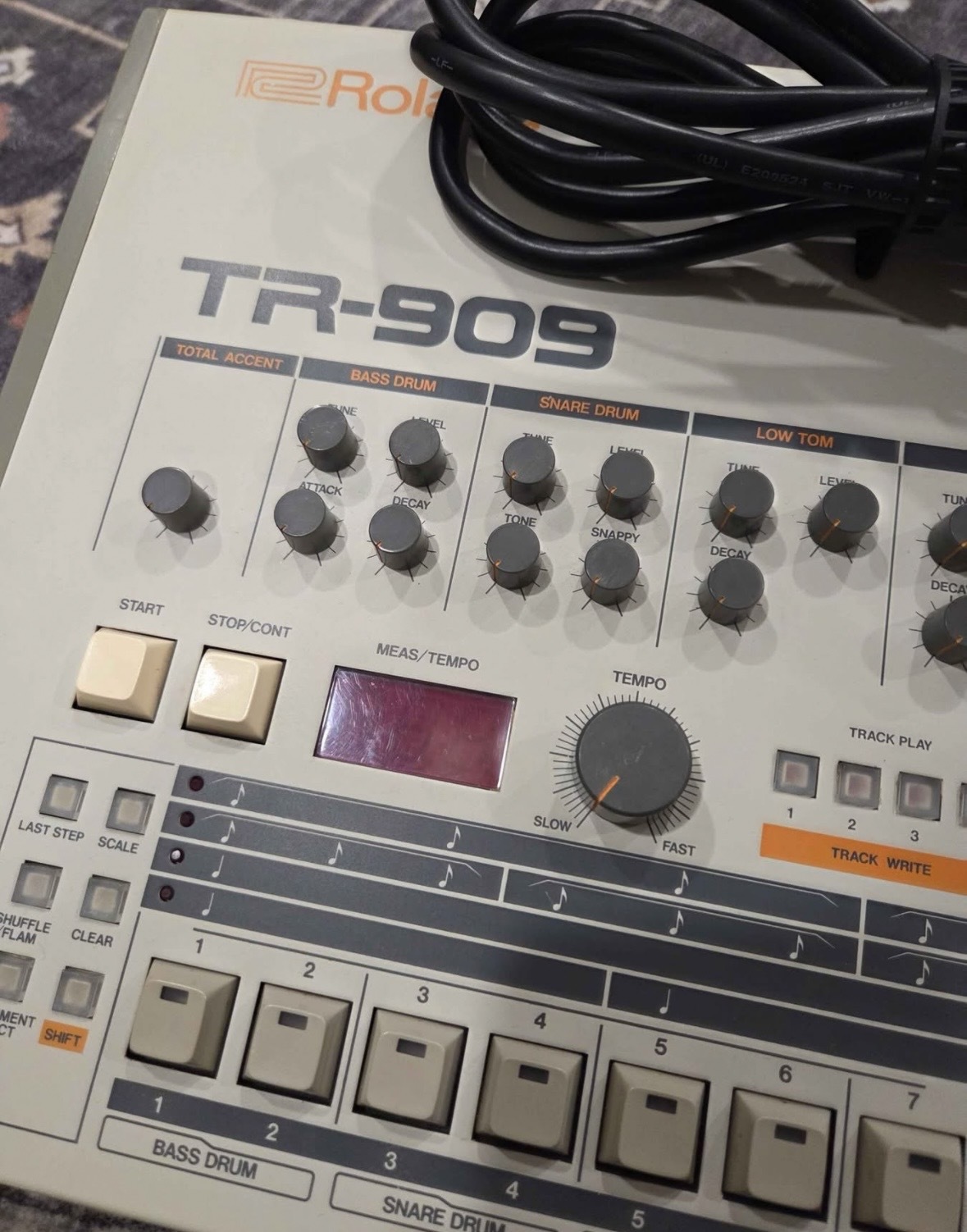 Roland tr 909