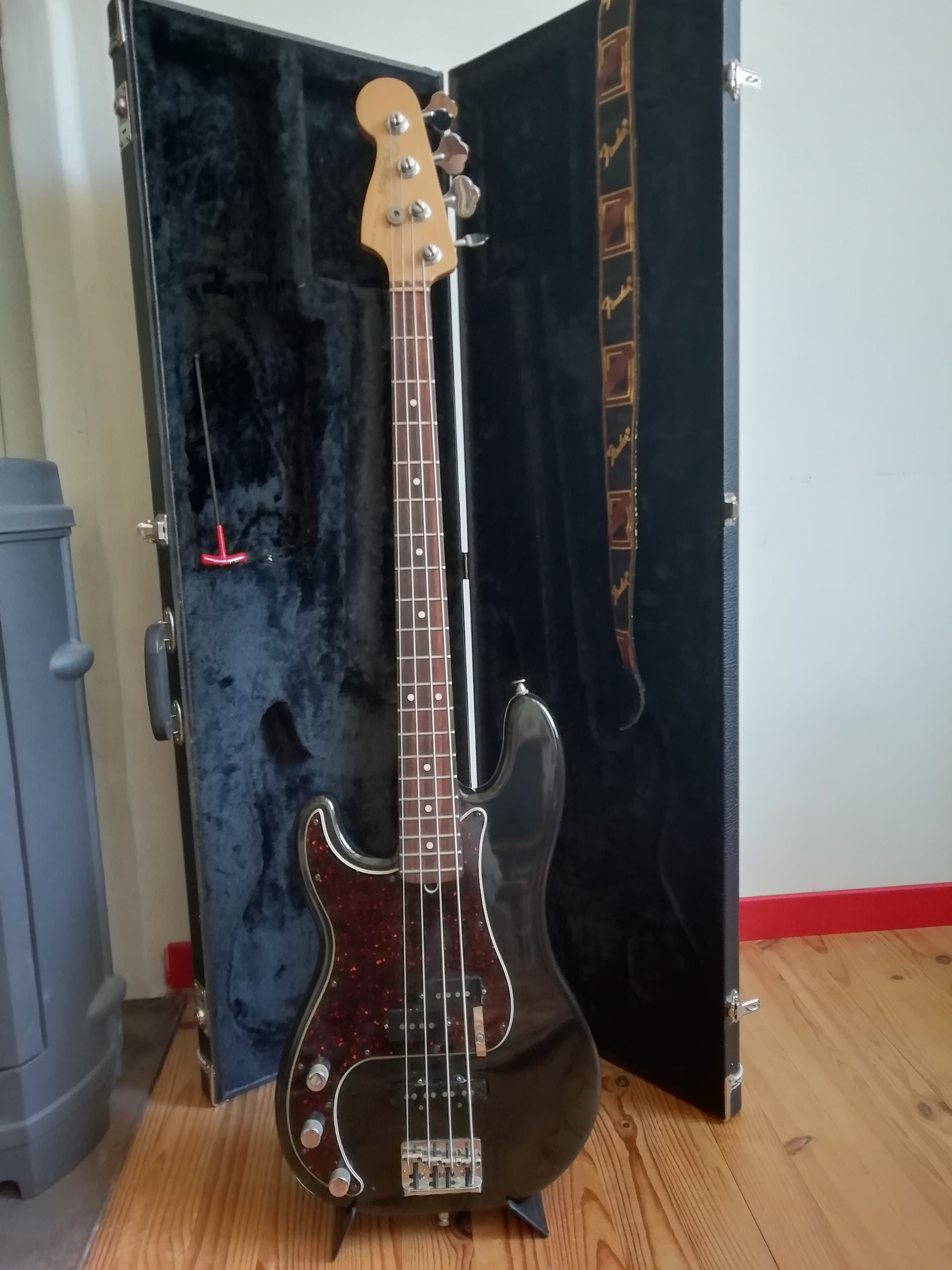 fender precision bass (gaucher)
