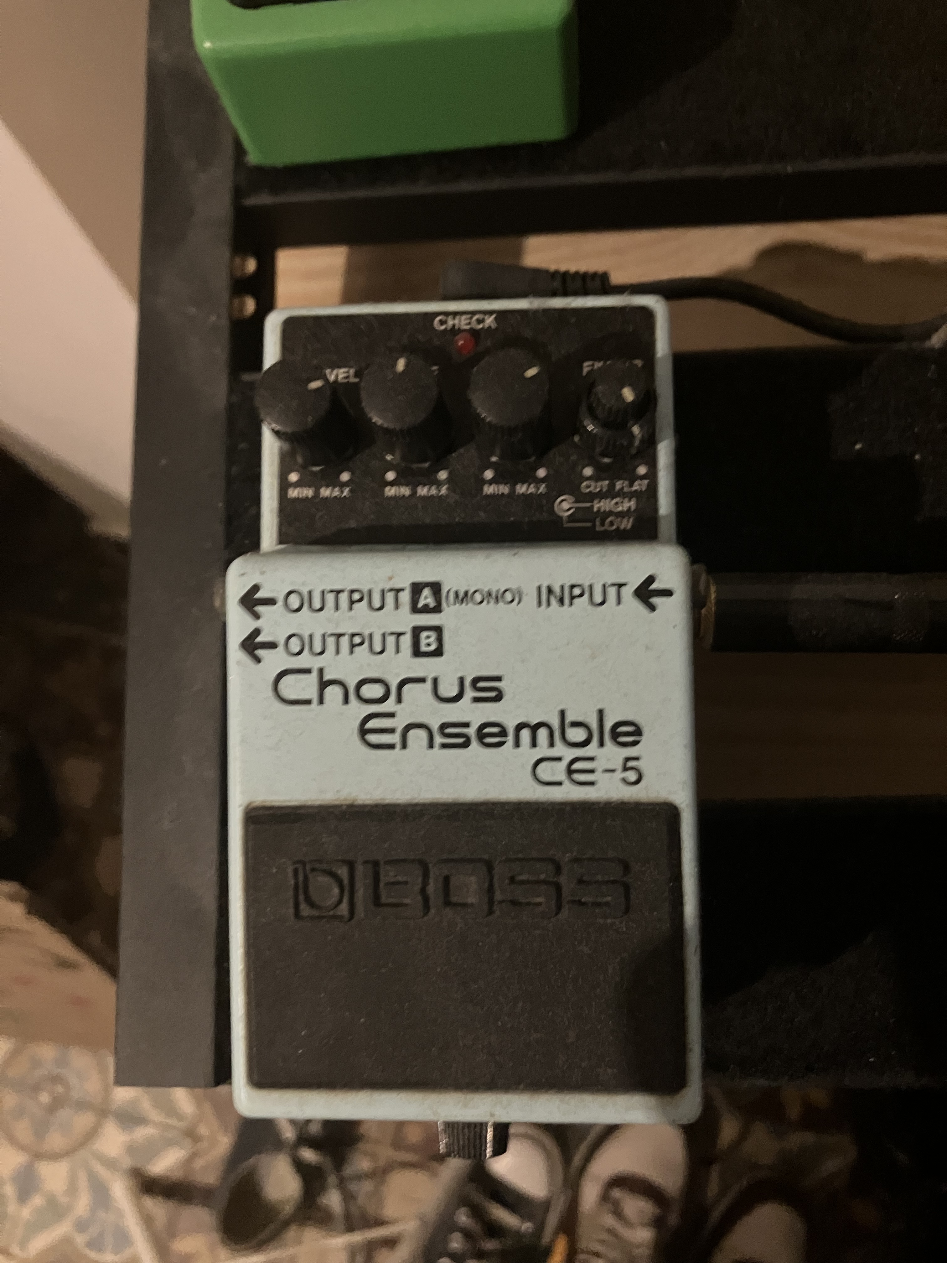 Pedal board et pédales BOSS, Ibanez, Electro Harmonix