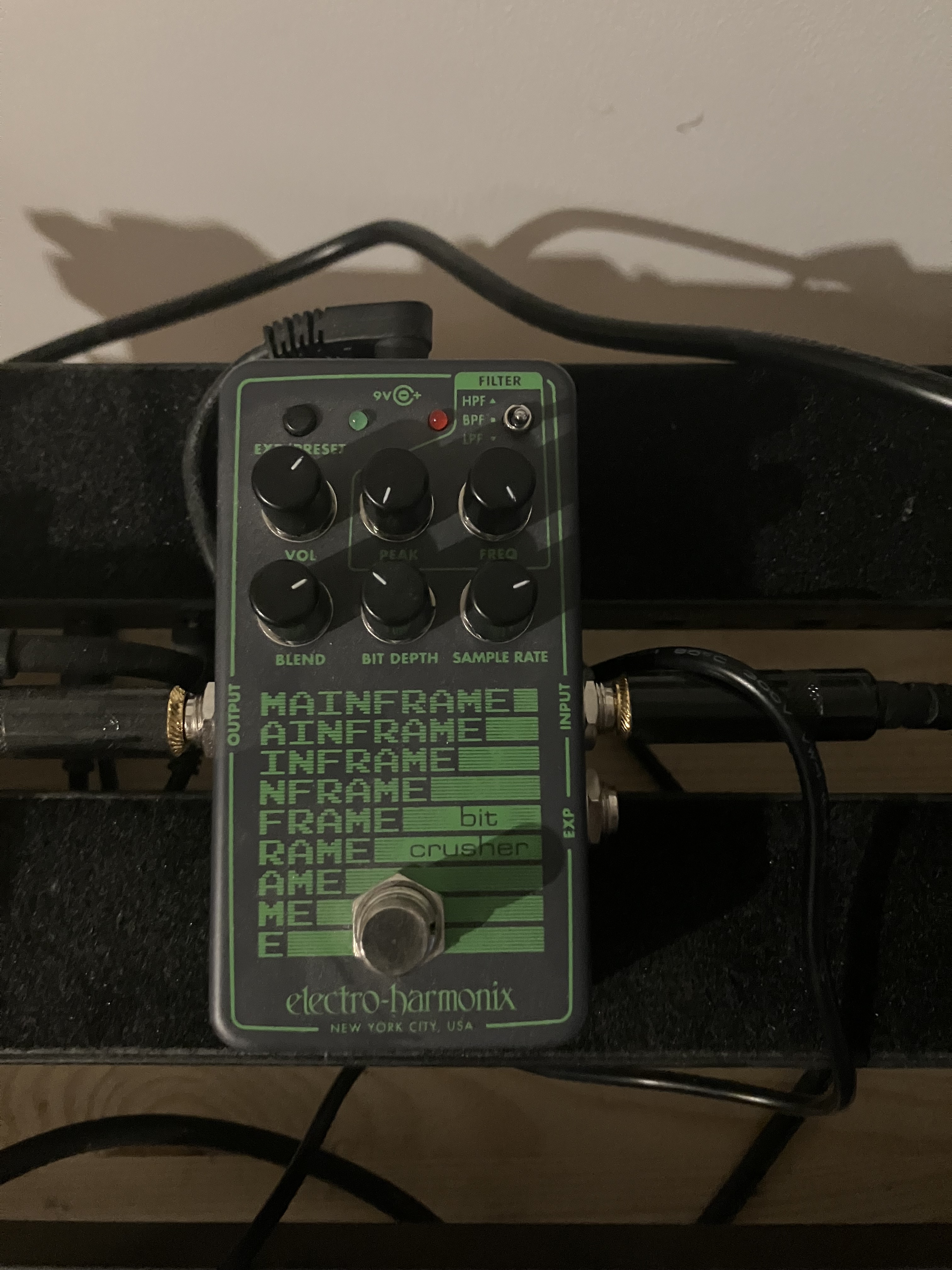 Pedal board et pédales BOSS, Ibanez, Electro Harmonix