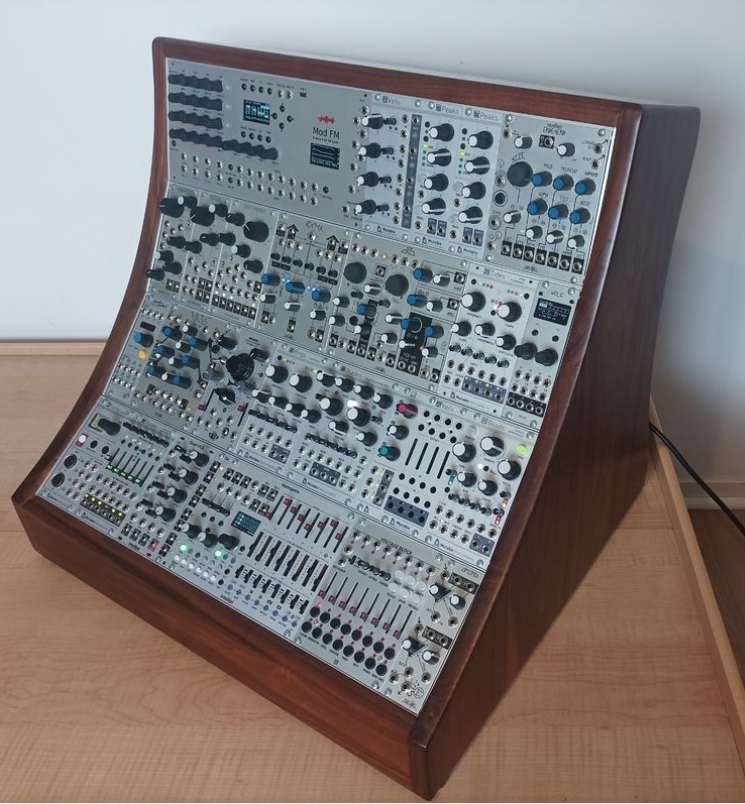 Case eurorack Synthracks 12U 104hp avec alim. 
