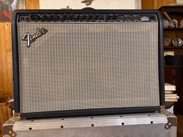 Fender Ultra Chorus vintage – 2×65 W stéréo, 2×12" – Amplificateur de guitare électrique – Made in USA (1994)