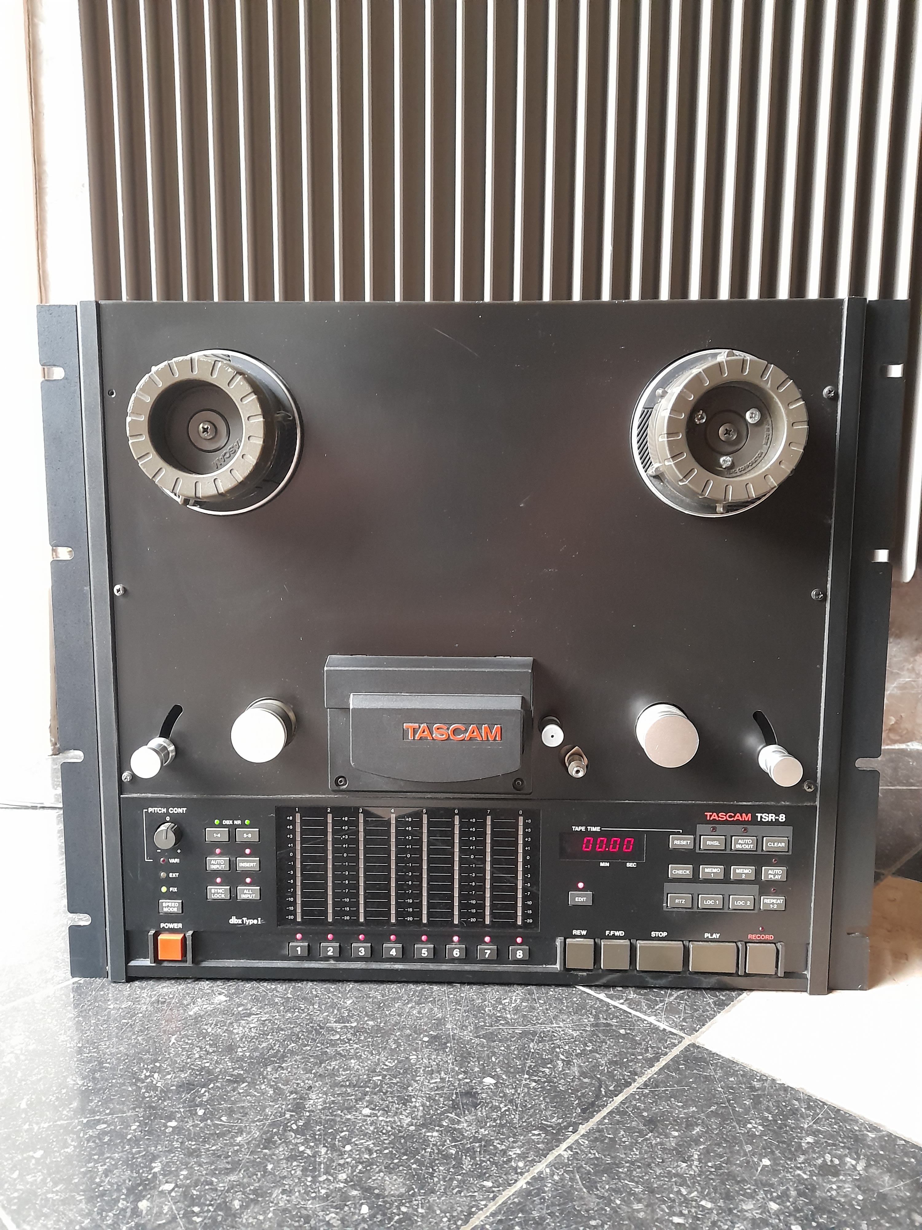 Lot Tascam TSR-8 (pour révision) + 2 Bandes RMG 1/2" + Câbles RCA