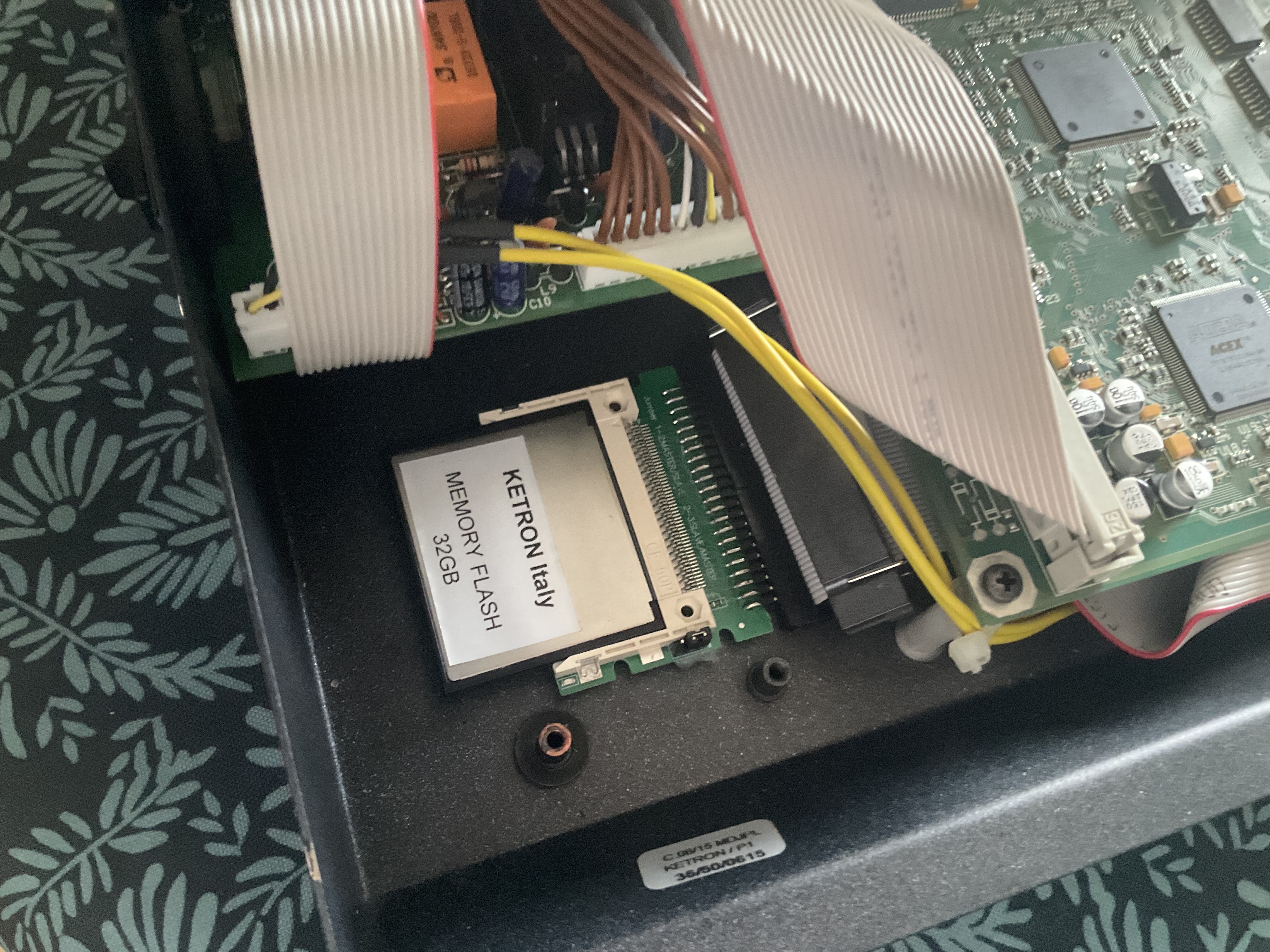 Ketron Midjay Midjay plus ou audya . Kit de modernisation disque dur en flash memory