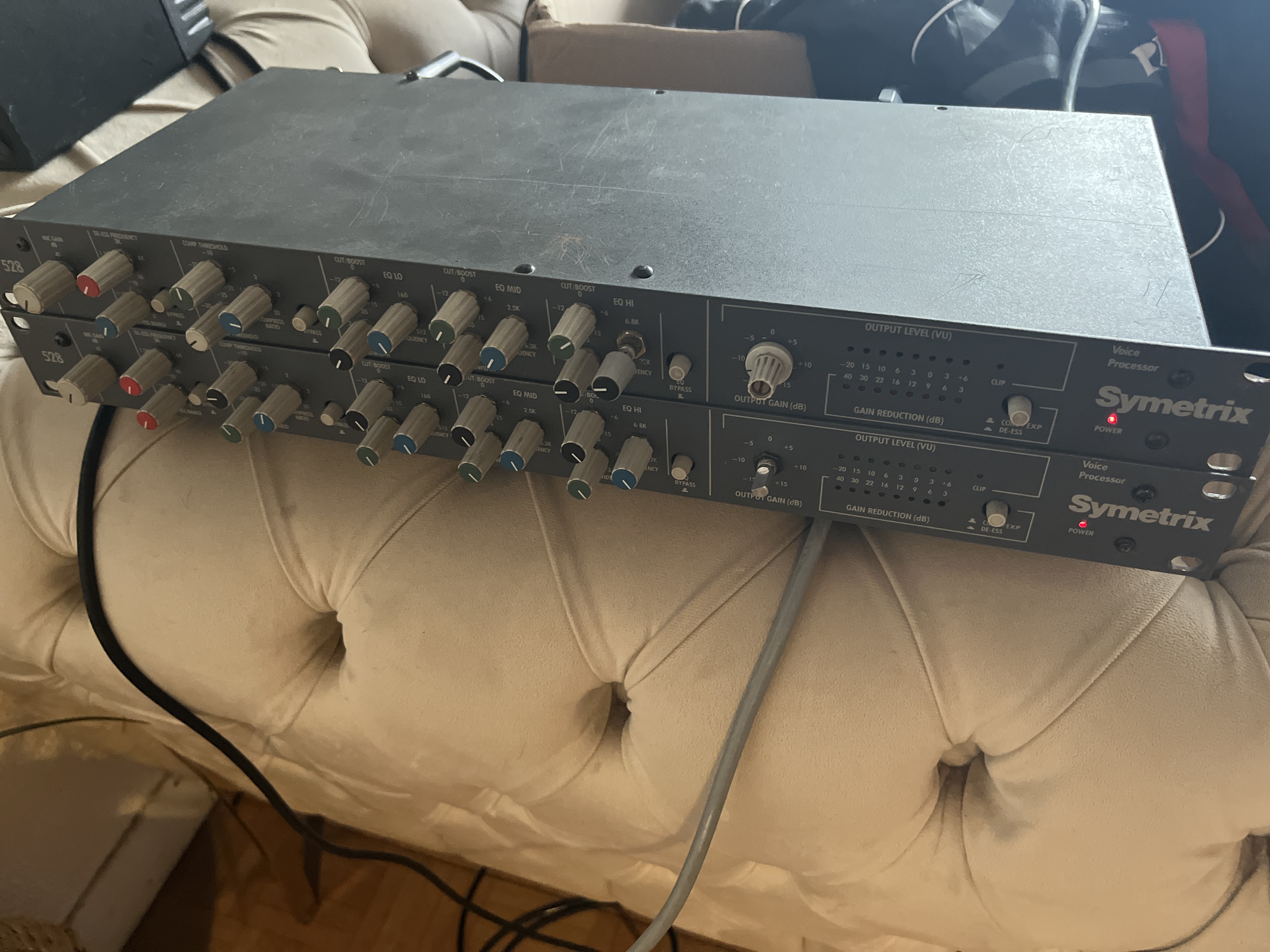Vends 2  tranches Symetrix 528 original