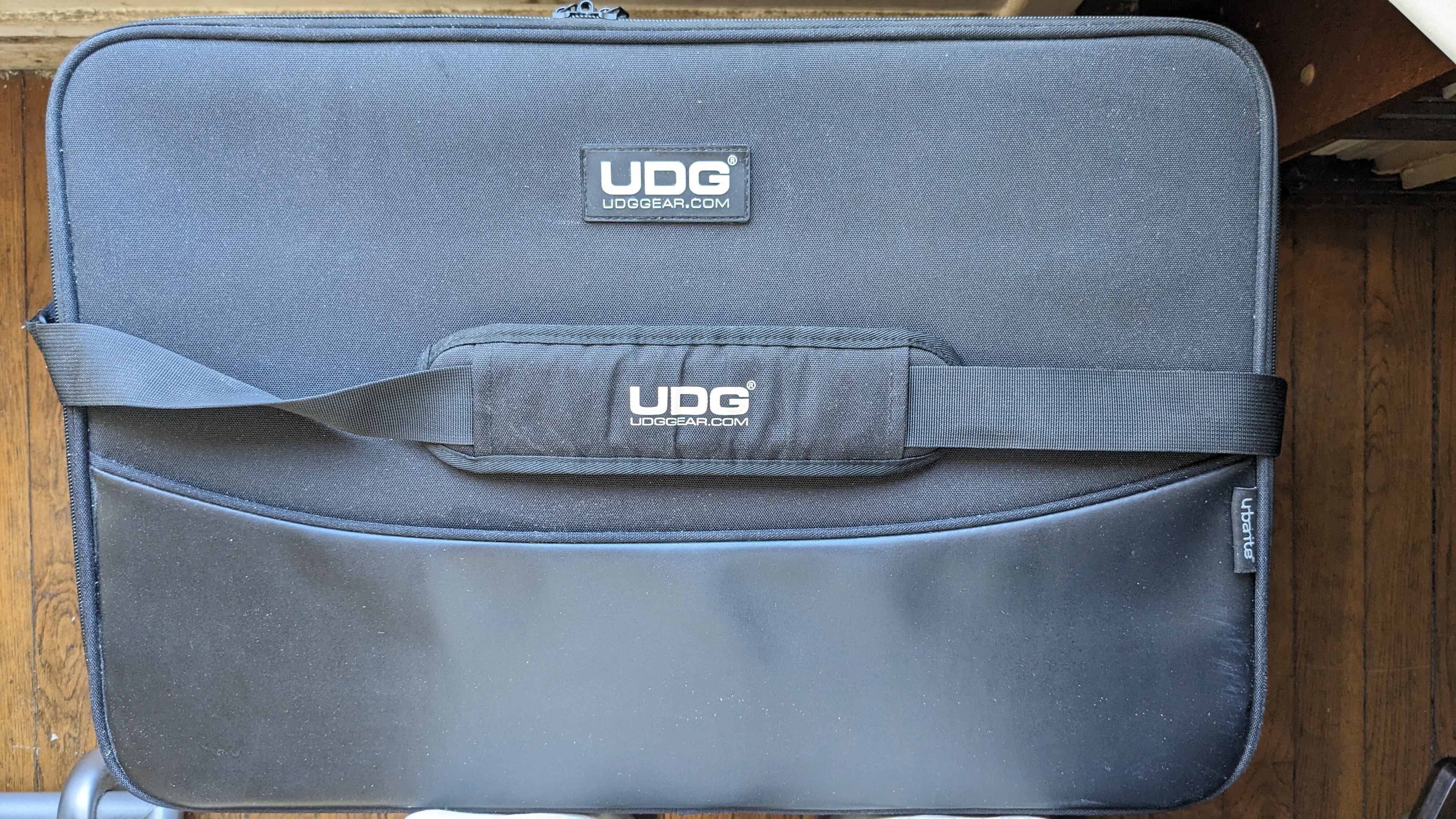 Sac de transport contrôleur DJ - UDG Urbanite Controller Sleeve Medium
