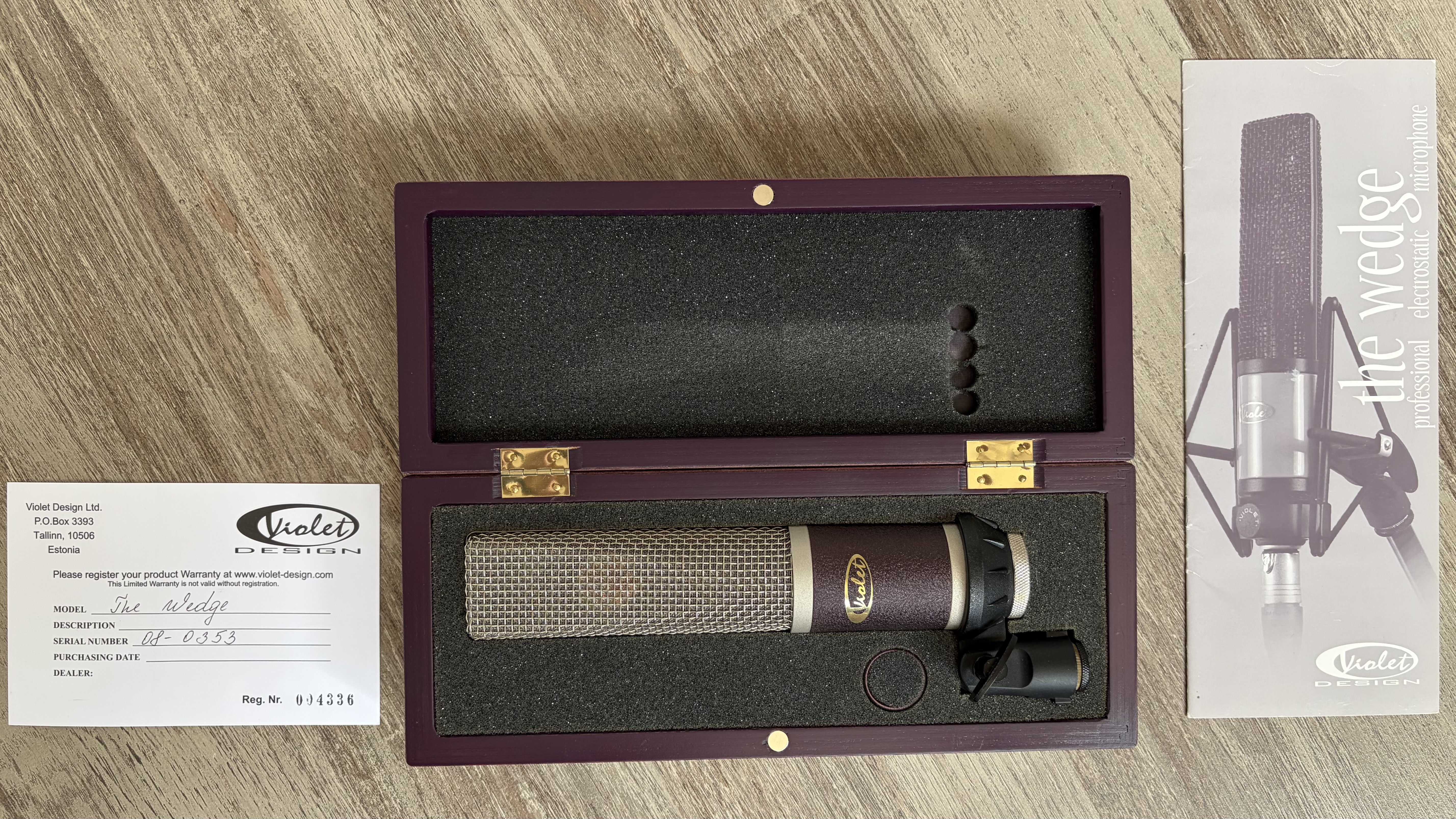 Violet-Design The Wedge, parfait état