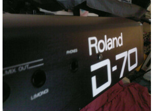 Roland D-70 (33451)