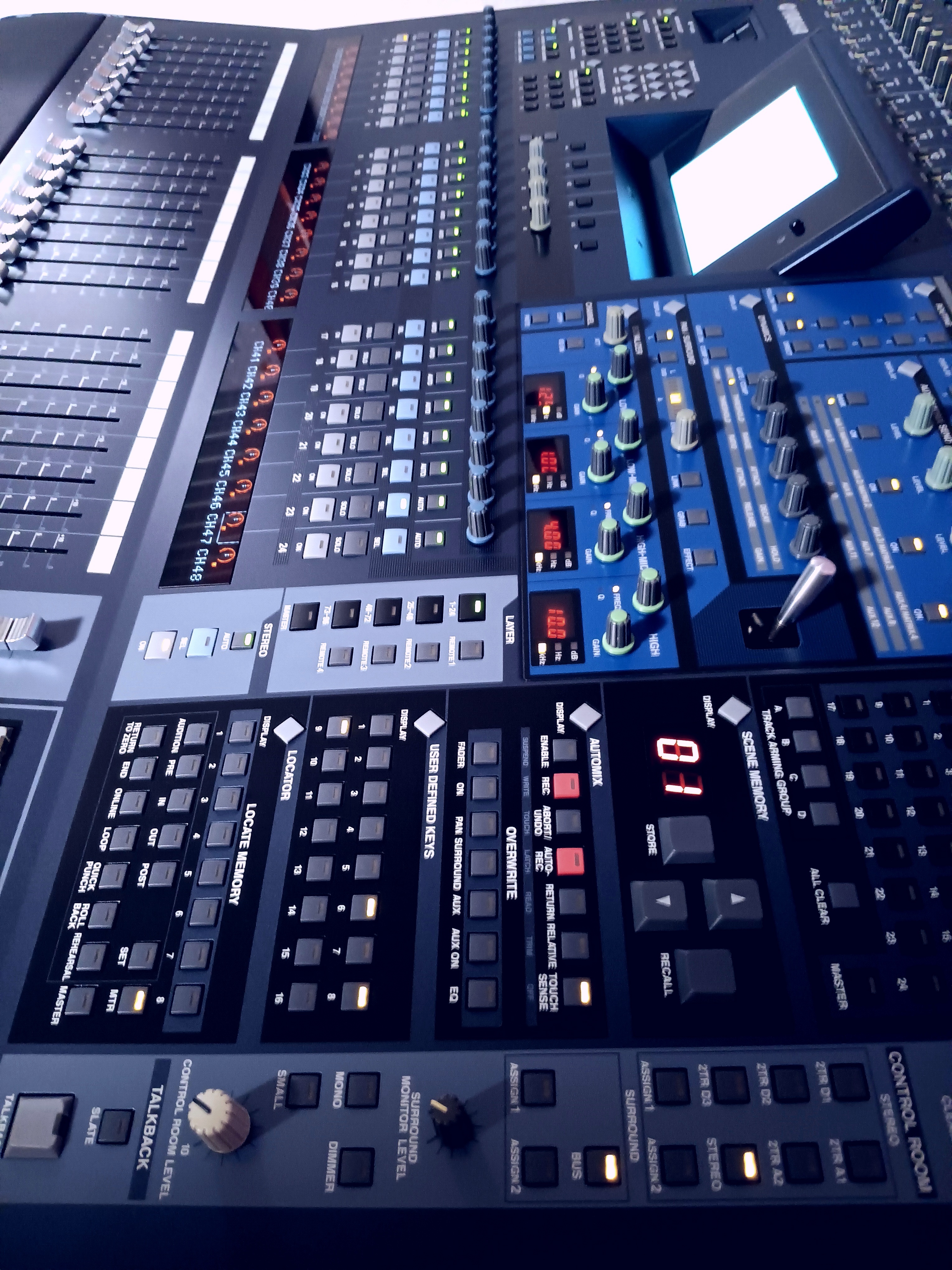 YAMAHA DM2000 VCM + VU MÈTRE LE TOUT DANS UN ÉTAT IRRÉPROCHABLE  !