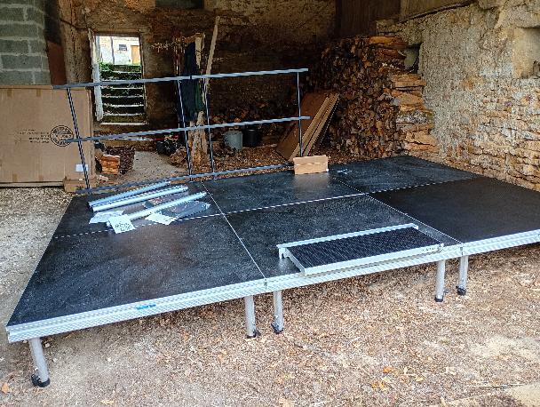 VENDS SCENE / PRATICABLE 18 M2 QUICK LOCK - Jamais Servie