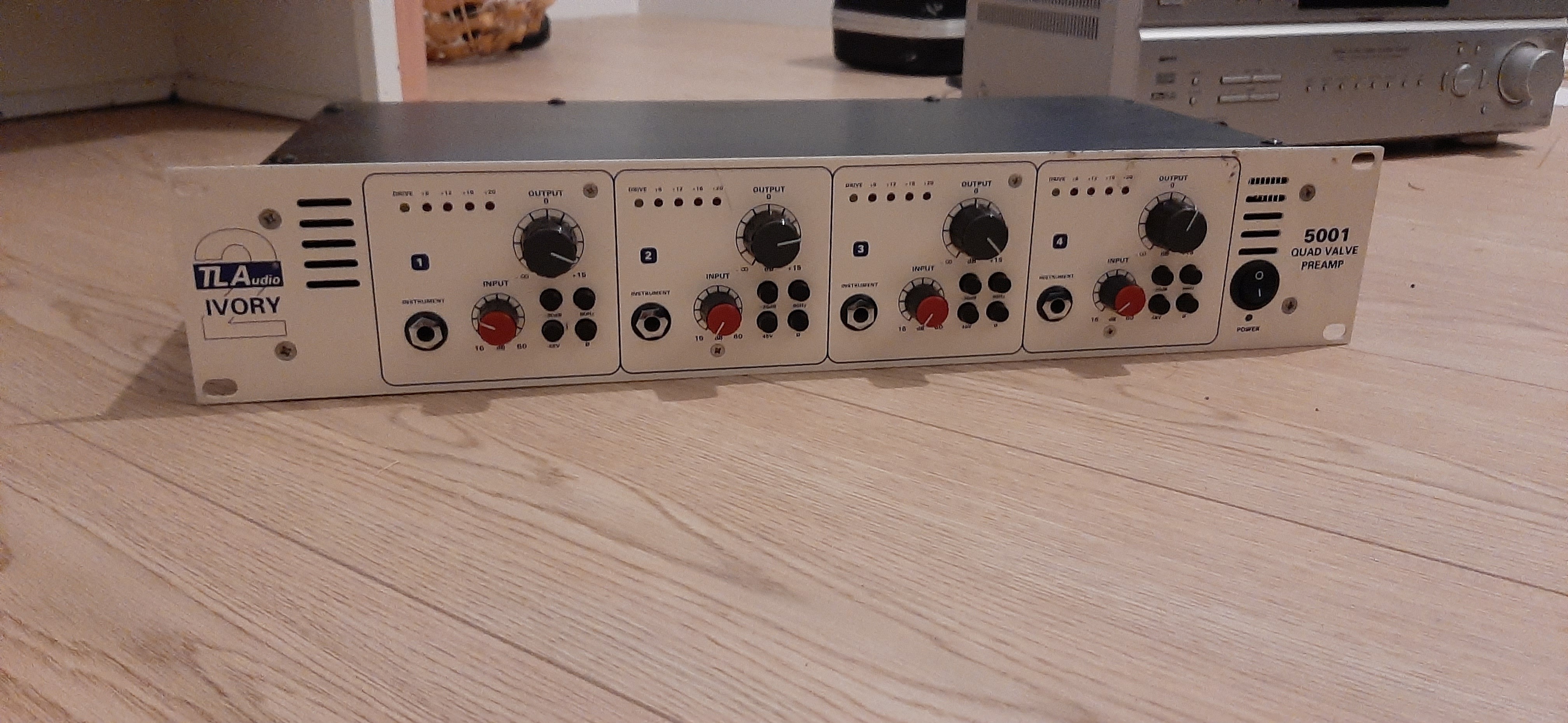 Tl Audio Ivory 2 5001 Quad Préamp à lampes