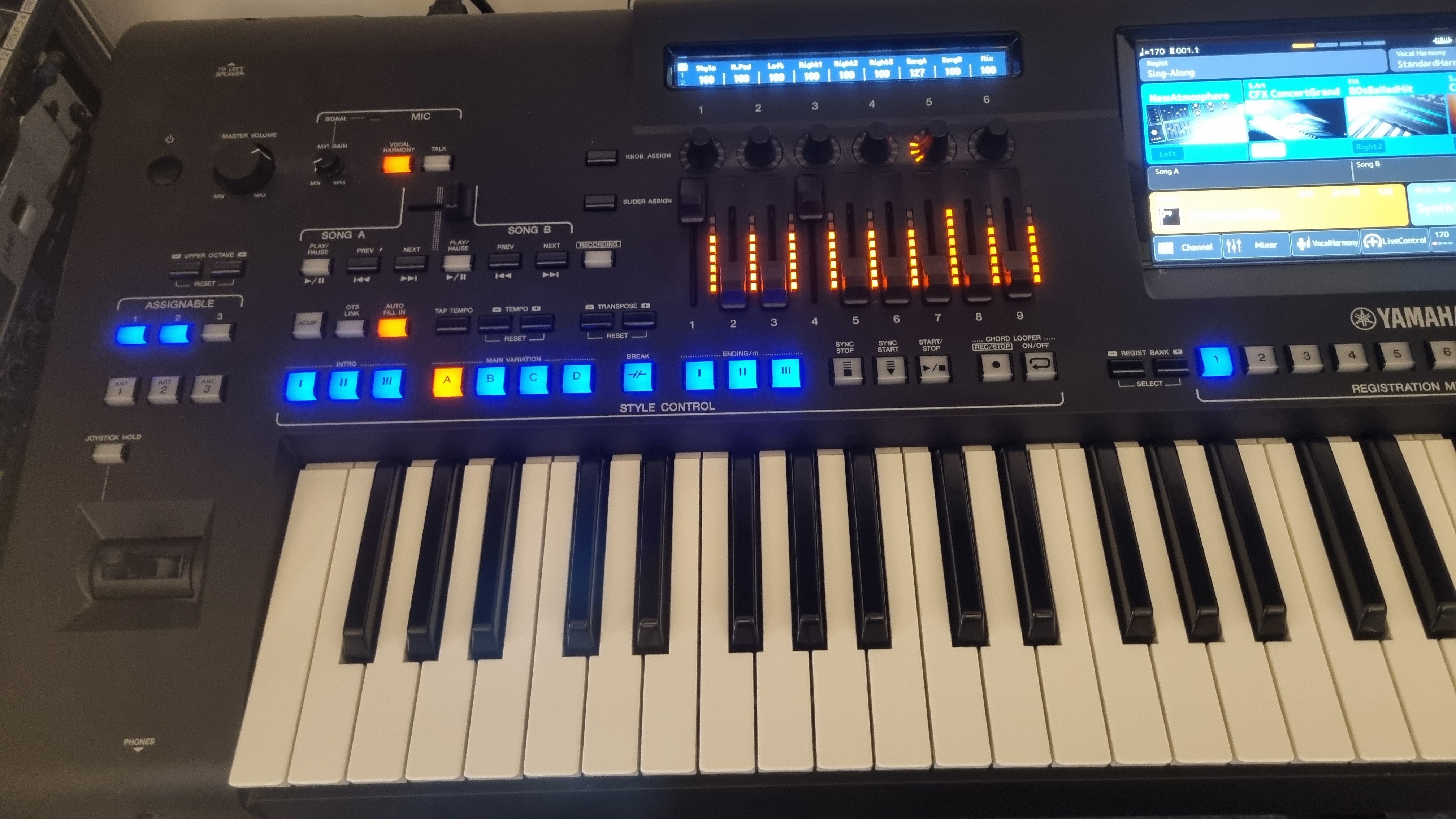 Vends Arrangeur Yamaha GENOS 2 ETAT NEUF