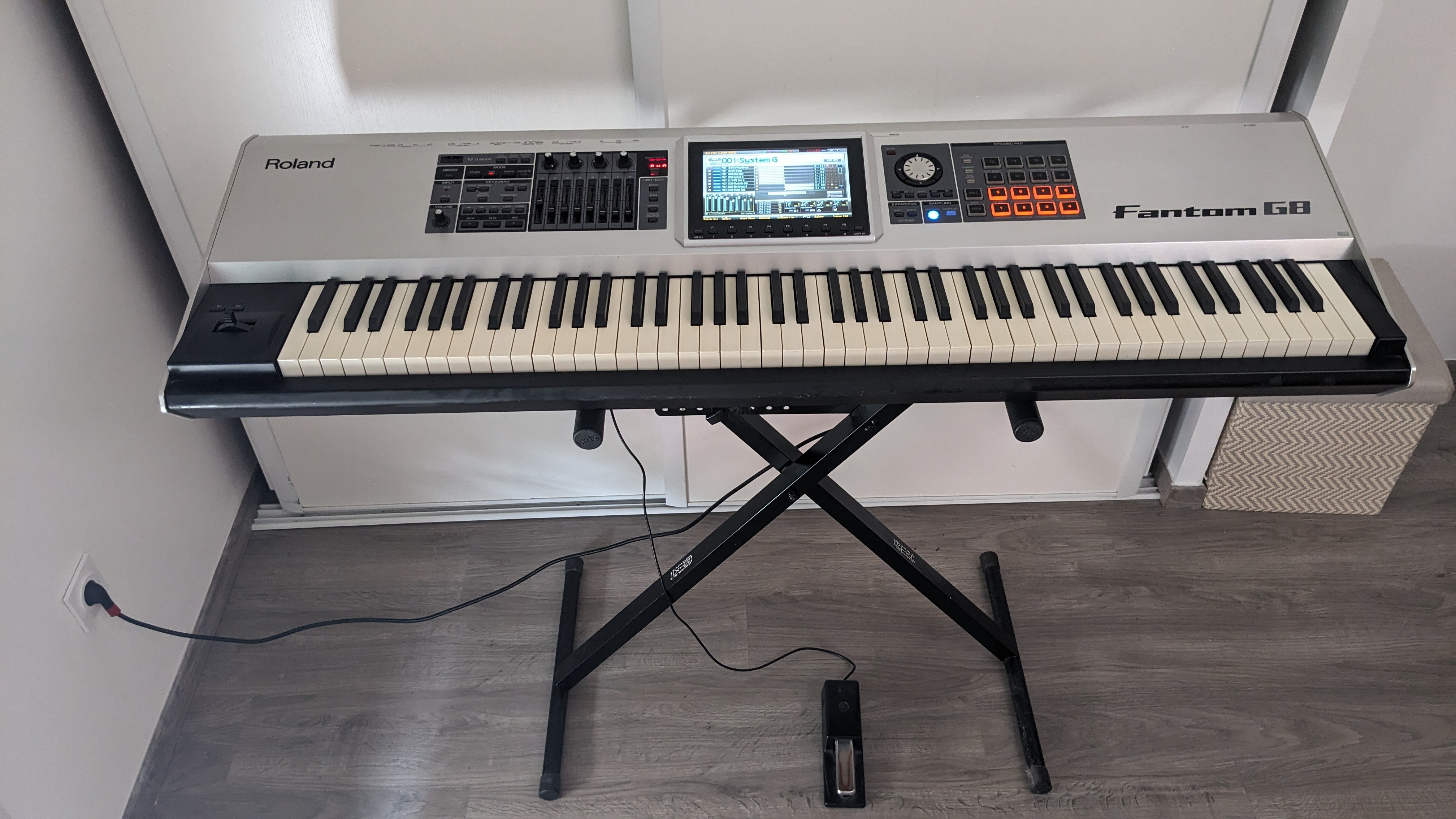 Roland FANTOM G8 88 touches + Flycase + Trépied + Pédale