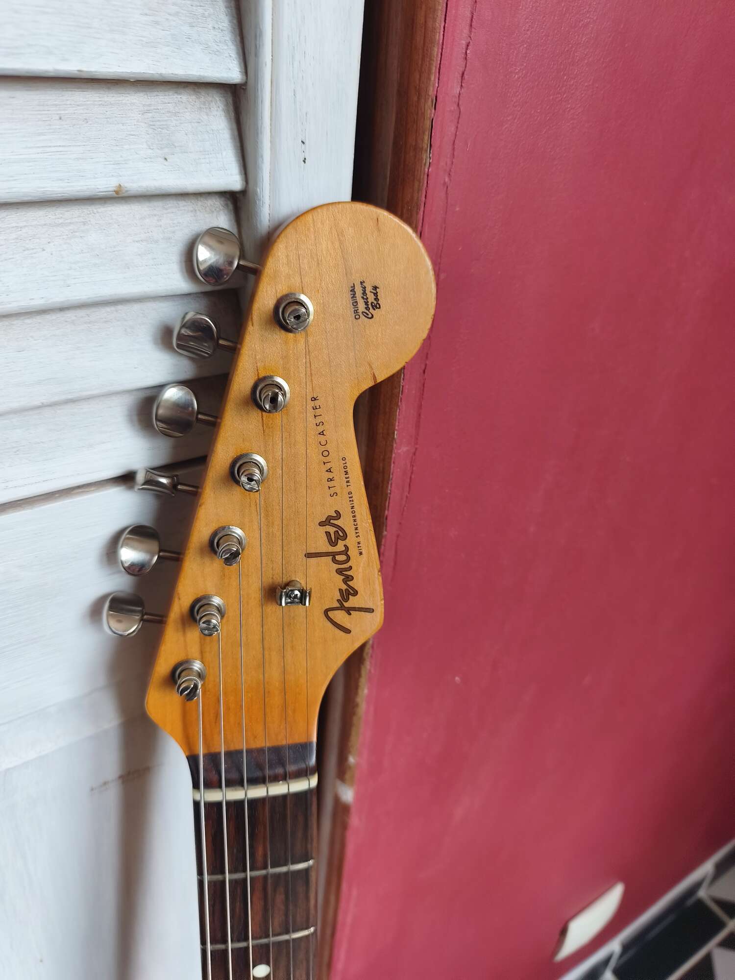 stratocaster-light-relic-5497590@2x