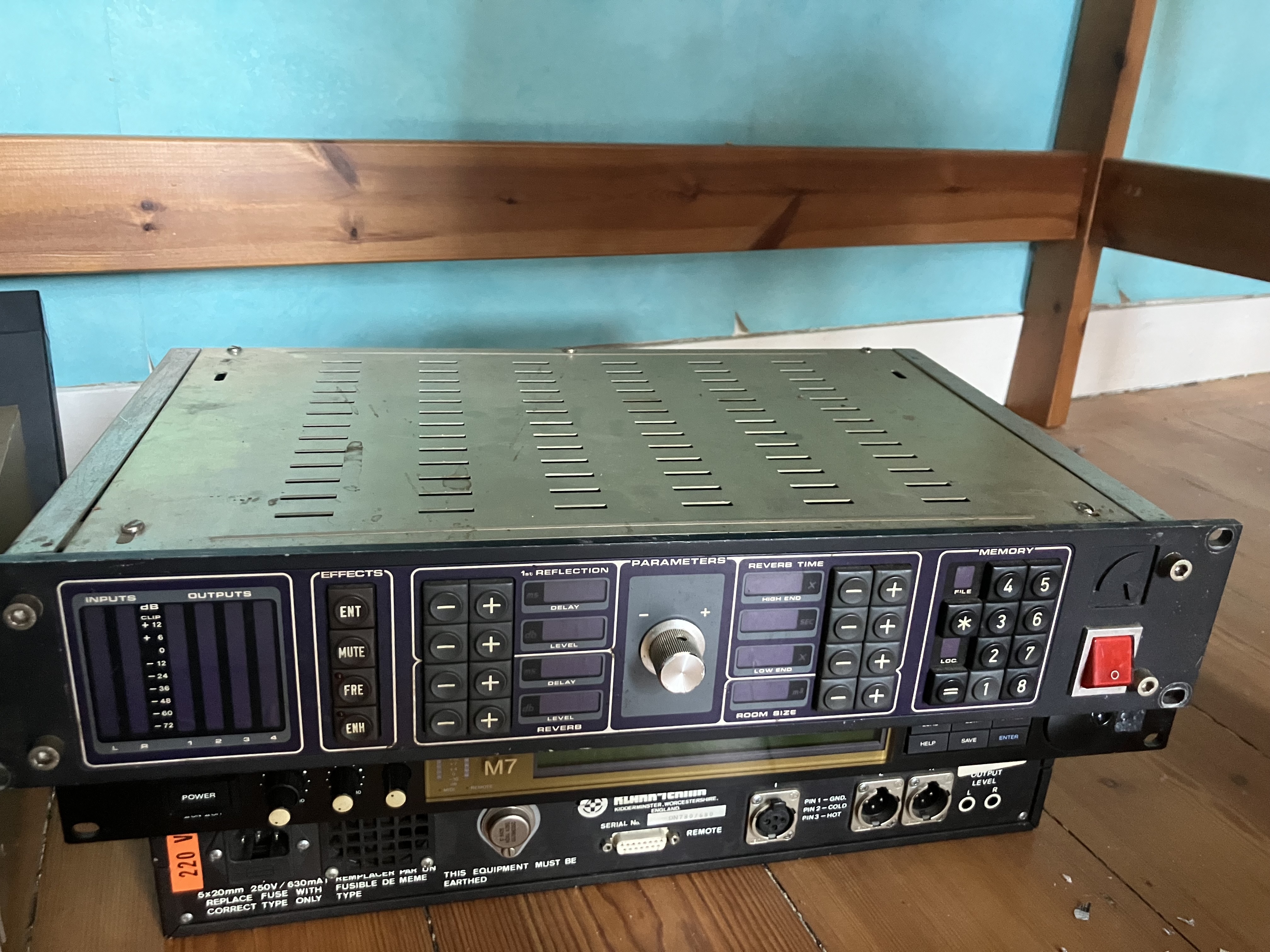 Reverb QUANTEC QRS L , modèle rare 2 entrées 4 sorties 