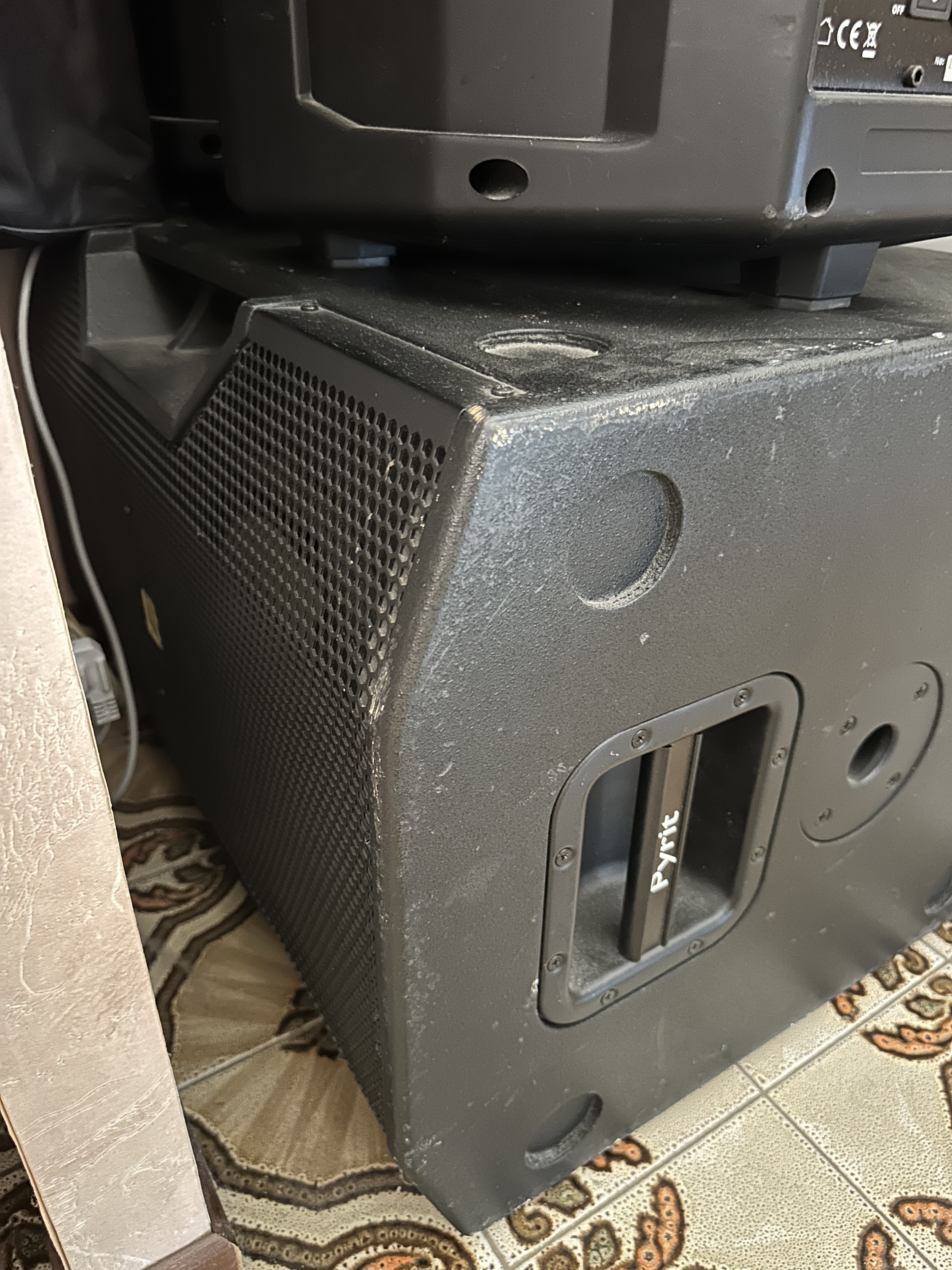 : Caisson de basses amplifié The Box Pyrit 212 Sub A