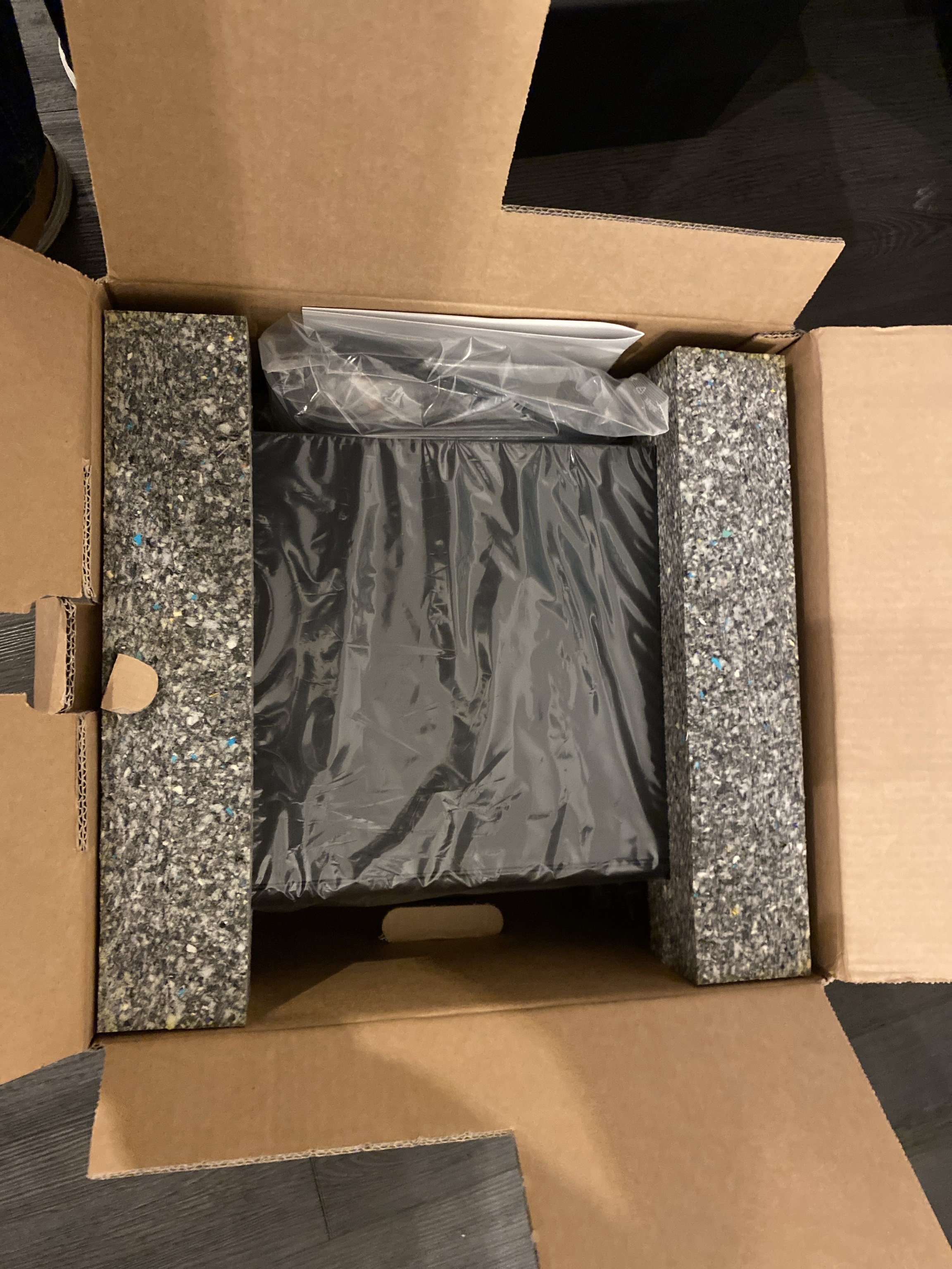 Lot 17  Enceinte de monitoring Dynaudio BM6A