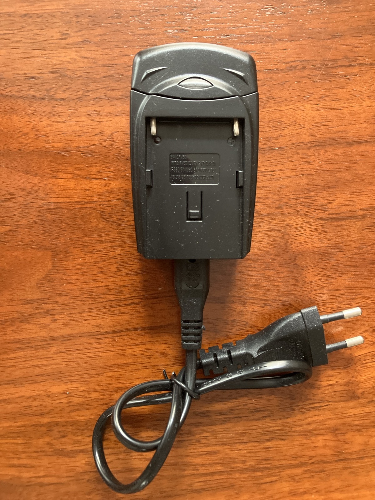 Chargeur de batterie JUPIO + Batterie SWIT