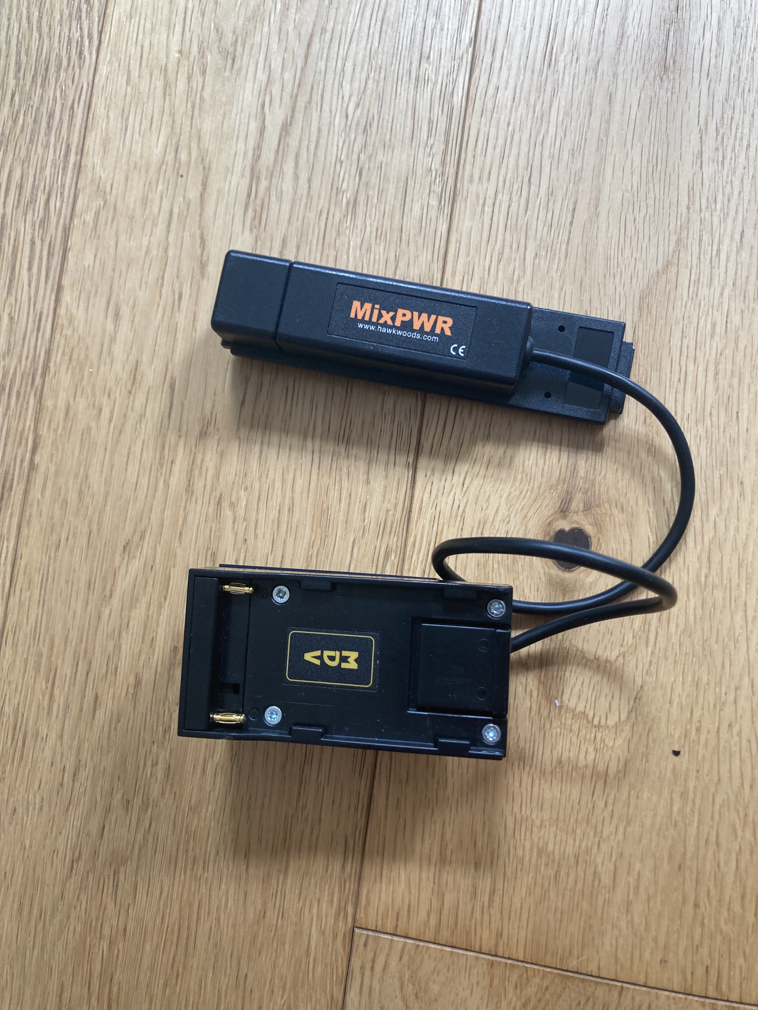 Adaptateur batterie marque Hawk-woods pour recorder Mix Pre 3 ou 6  Sound devices 