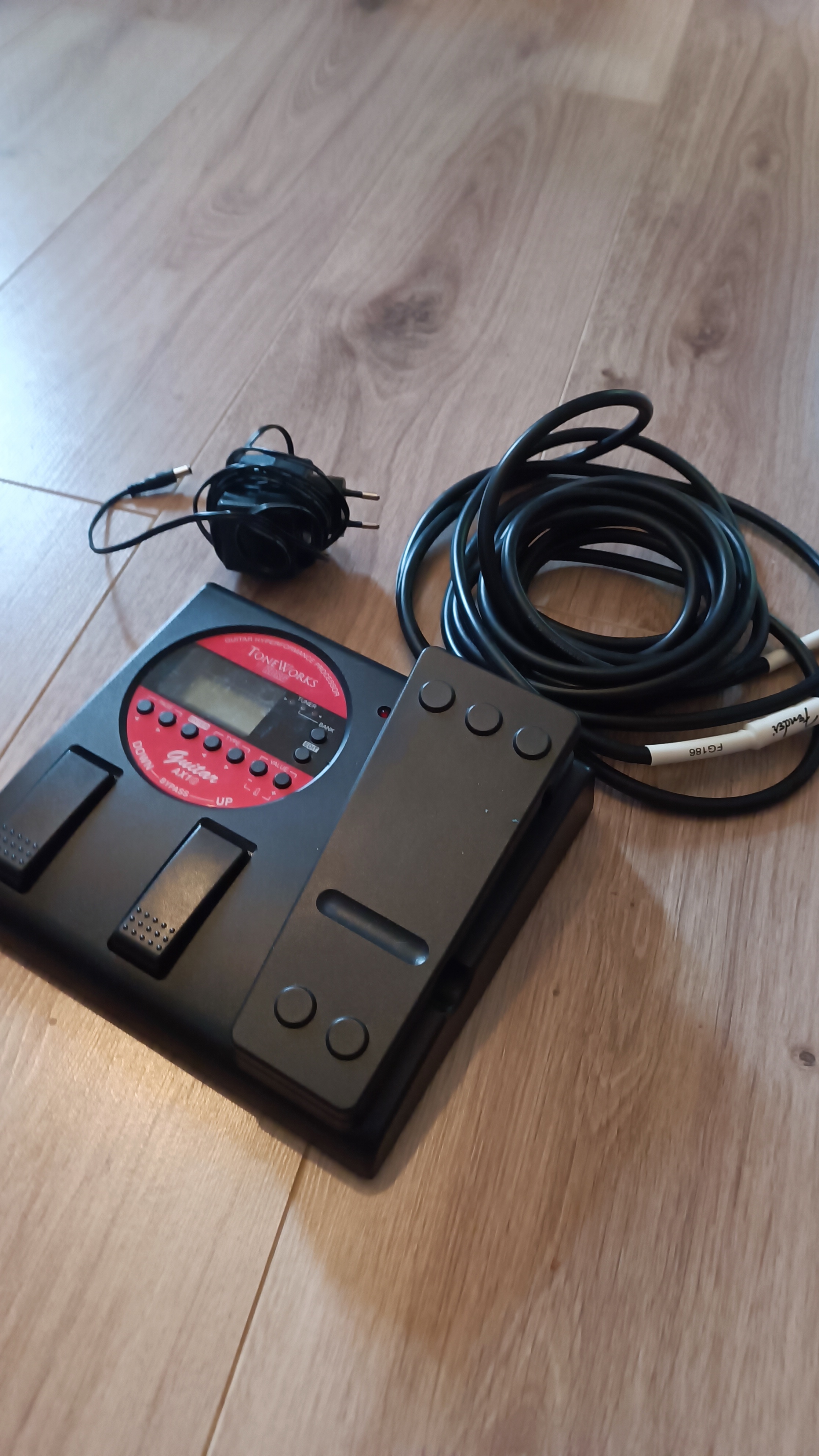 Vends multi effets korg ax1g
