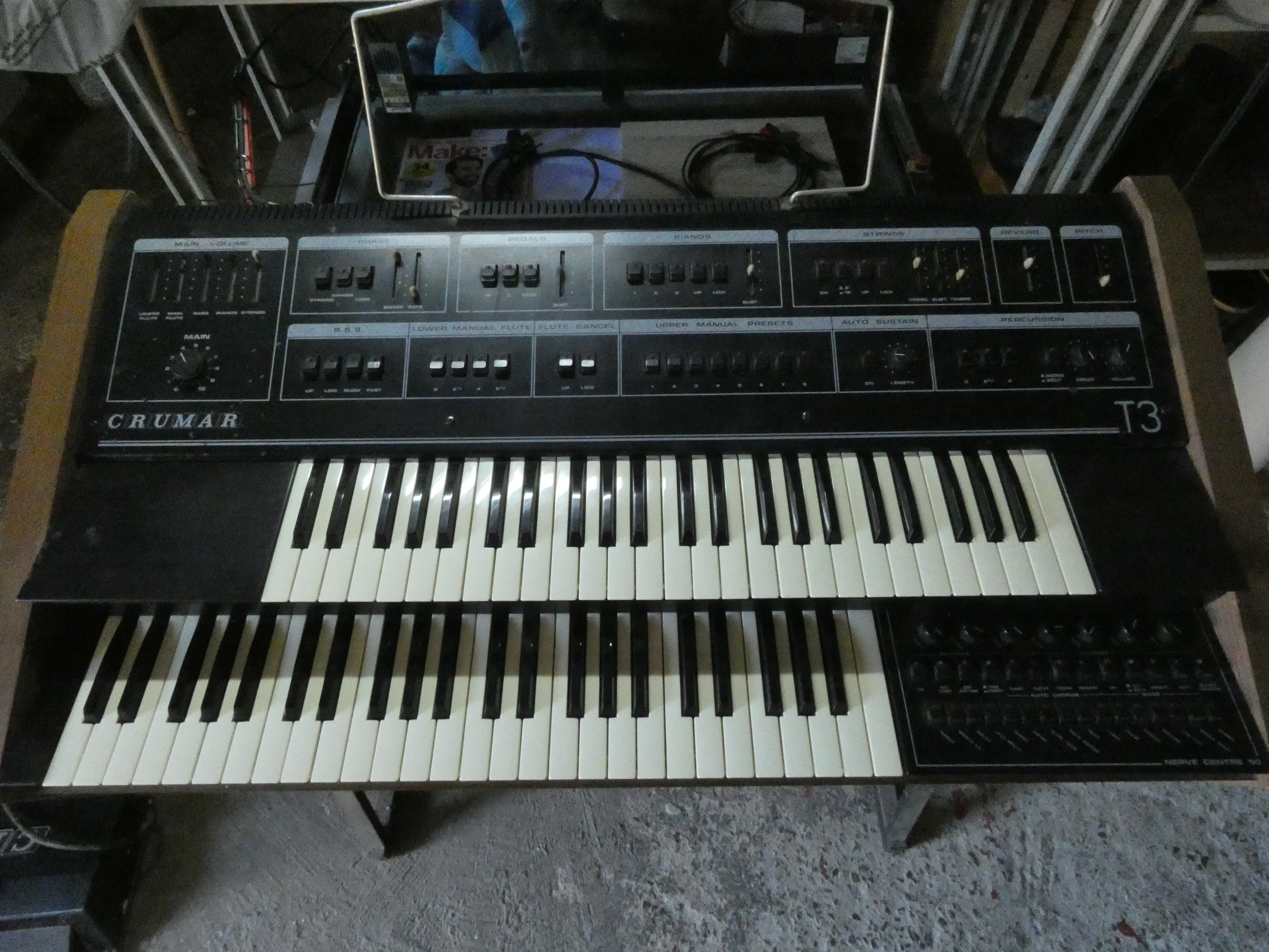 Orgue Crumar T3 fonctionnel mais à restaurer 150€ à débattre