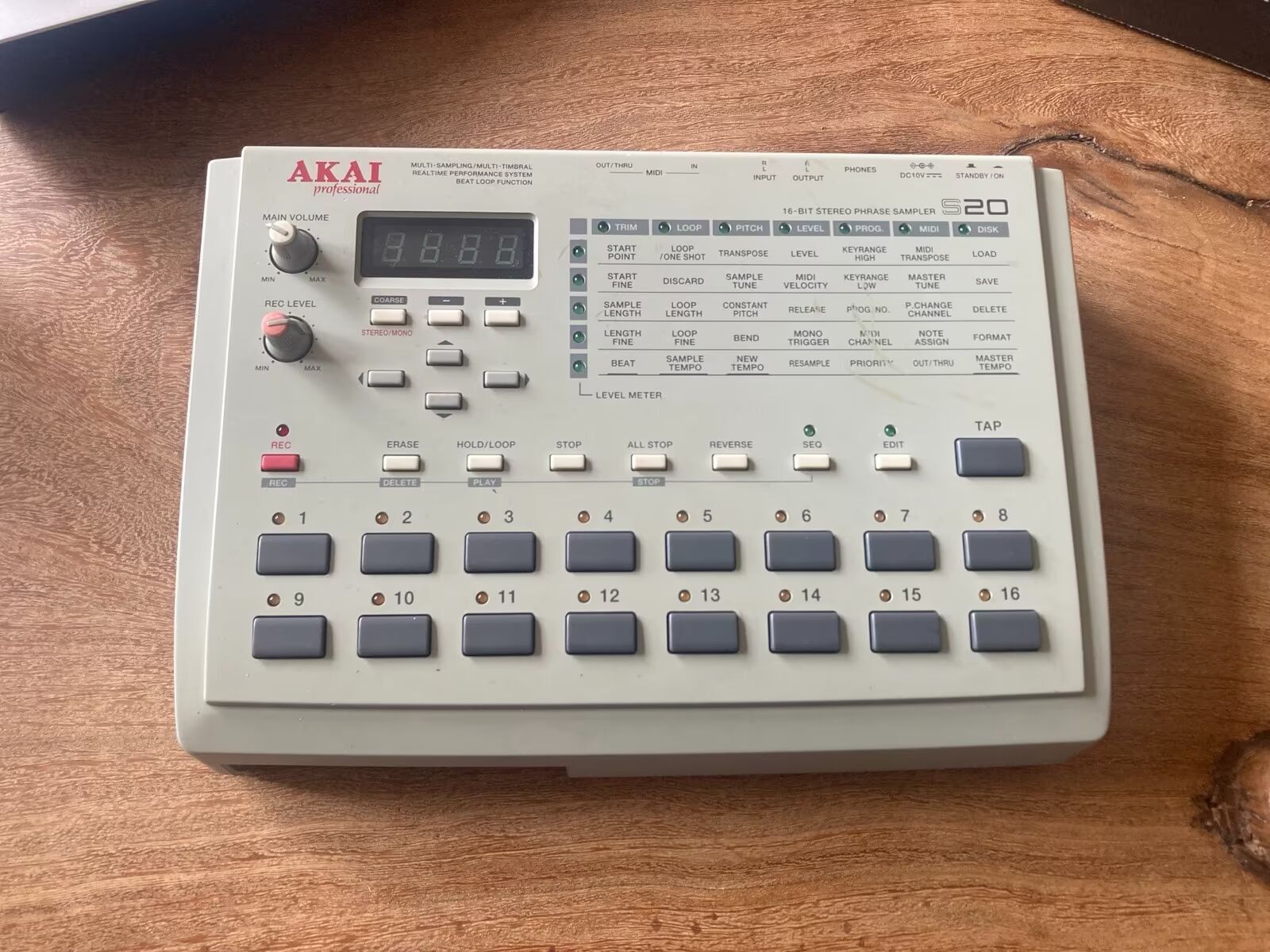 Vends Akai S20