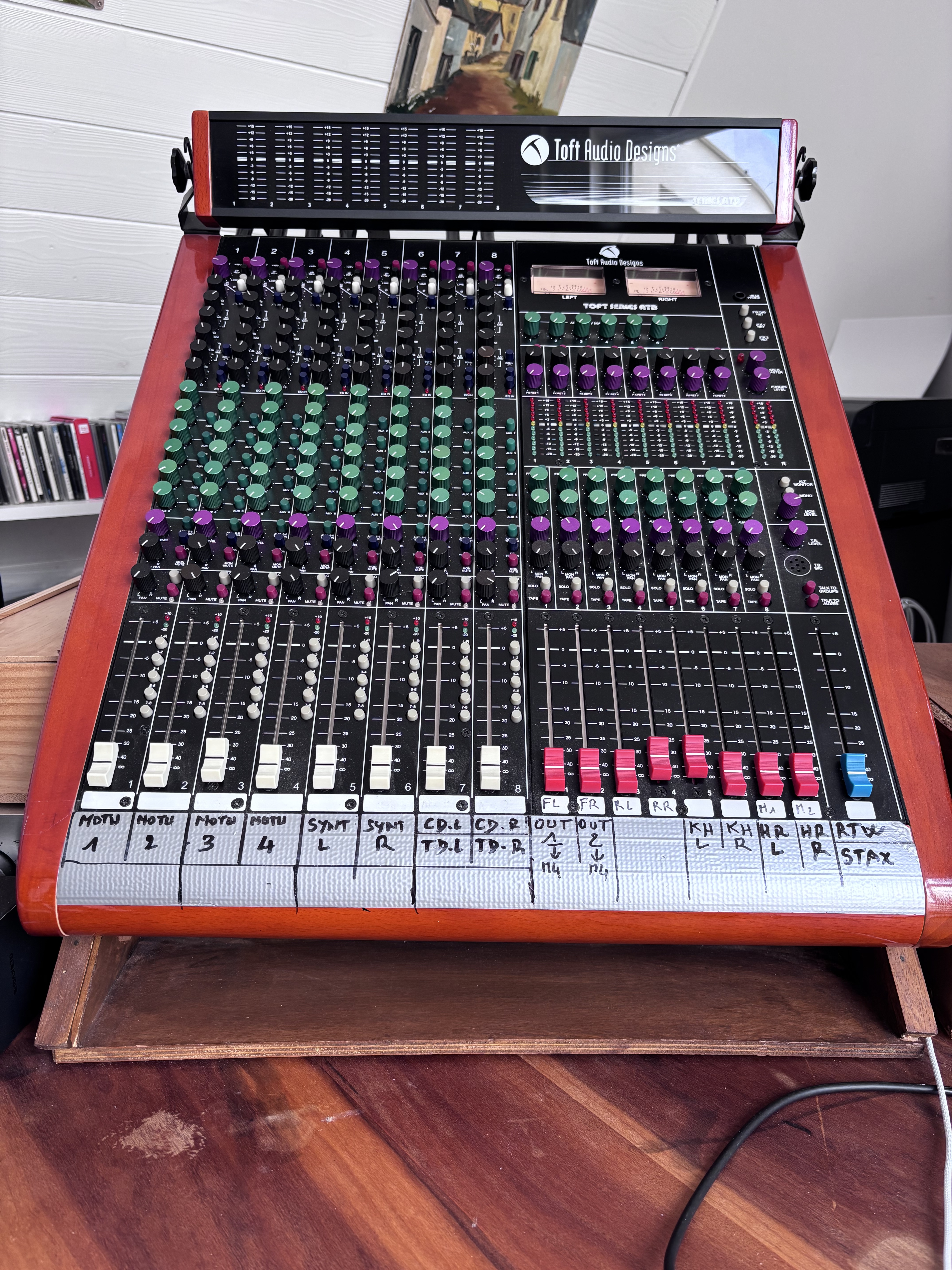 Vends table de mixage analogique Toft Audio série ATB 8x8 avec Meter Bridge