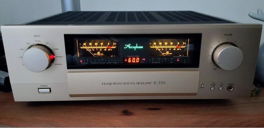Accuphase E-370