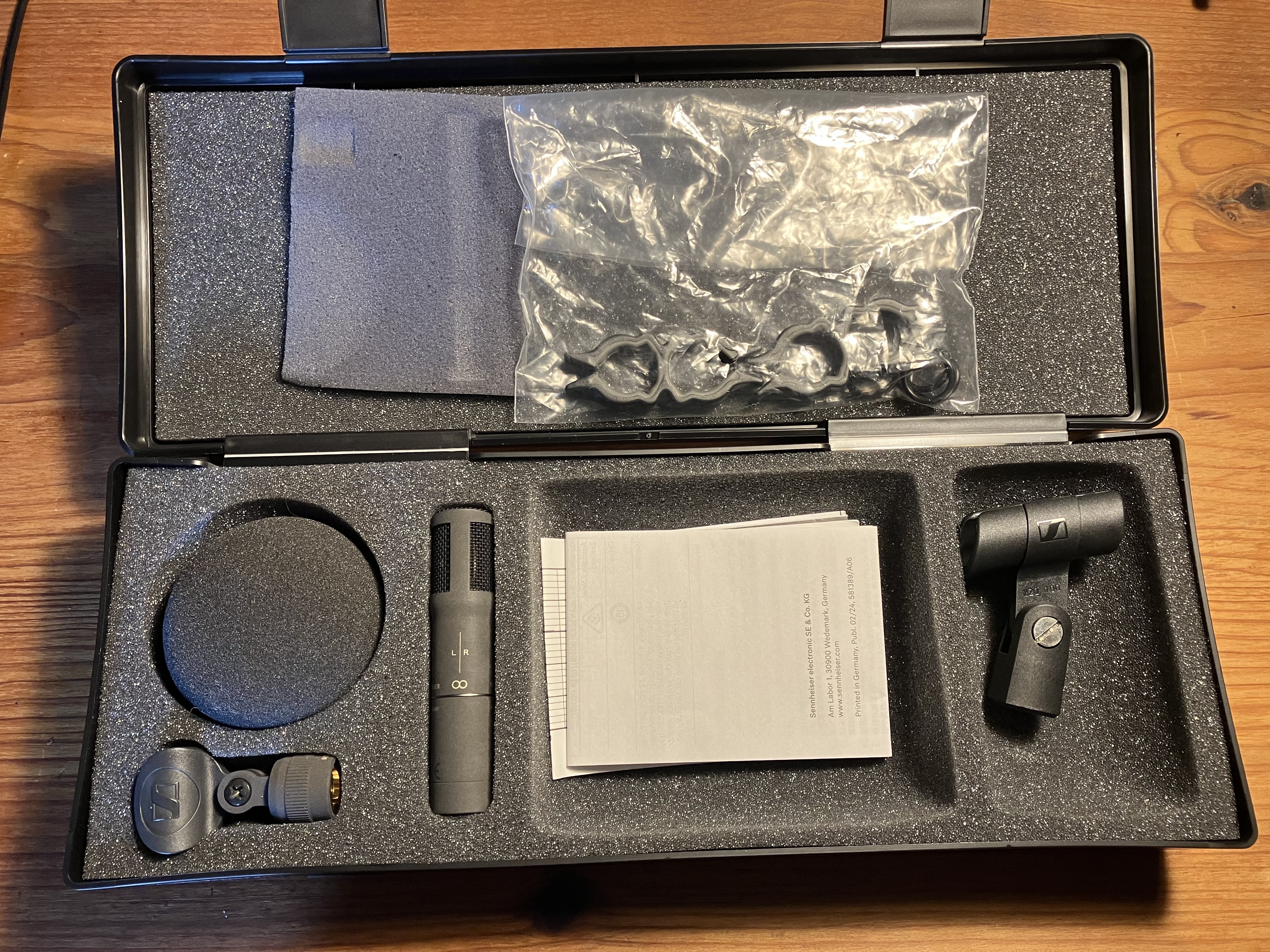 MKH 8030 . 