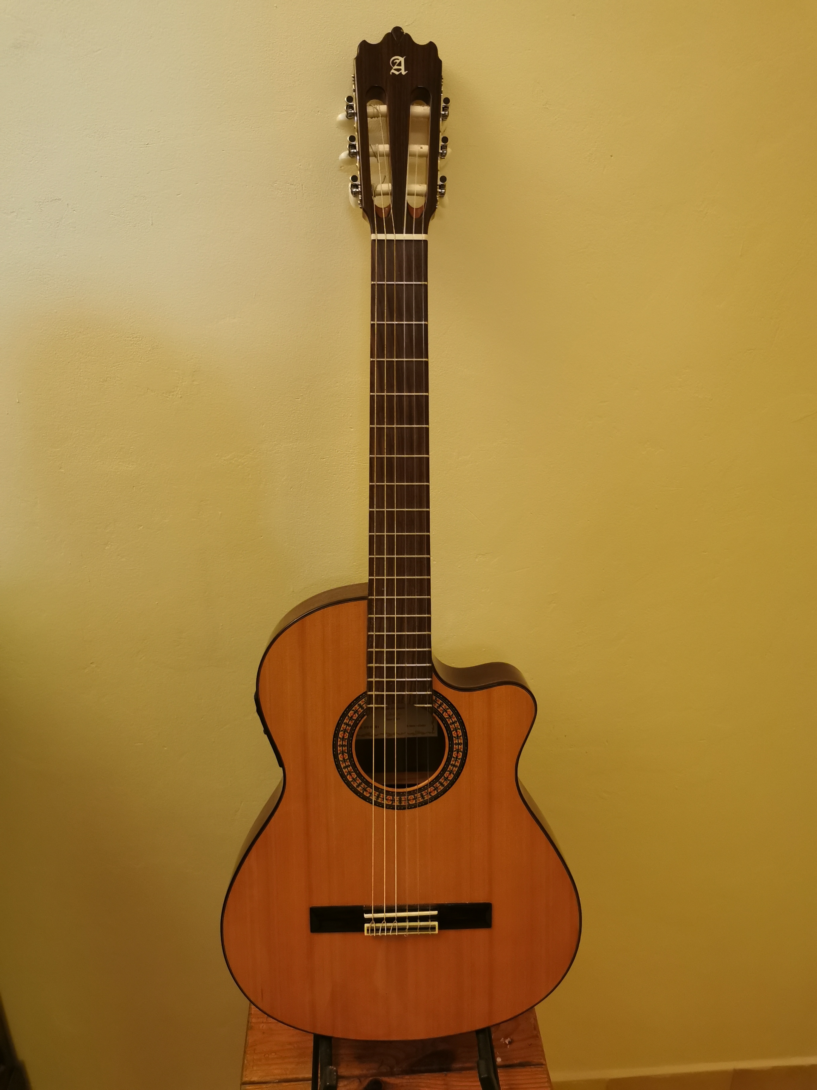 Vends guitare classique électro-acoustique Alhambra 3C CT E1 fabriquée main en Espagne