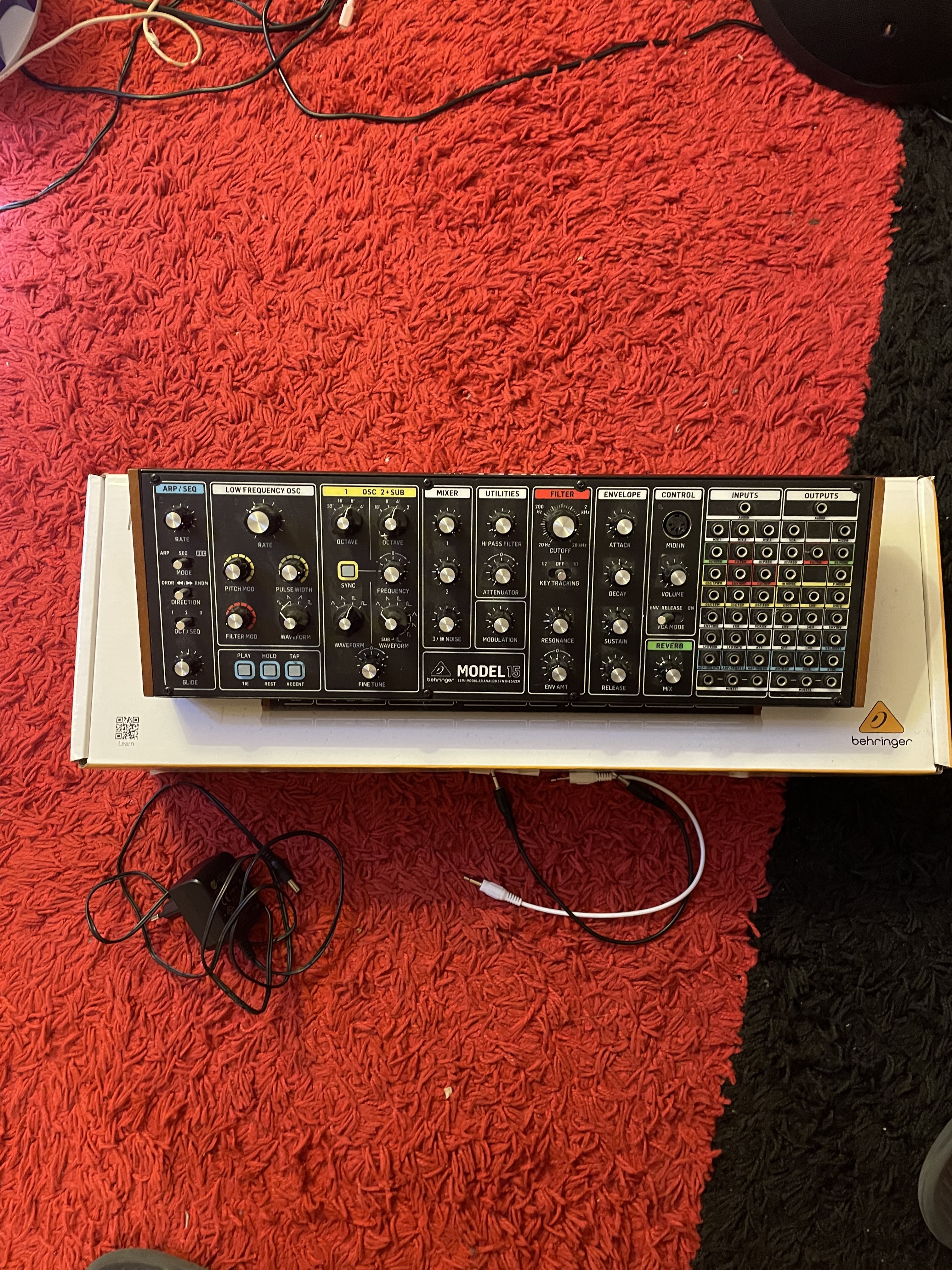 Vend Behringer model 15 comme neuf
