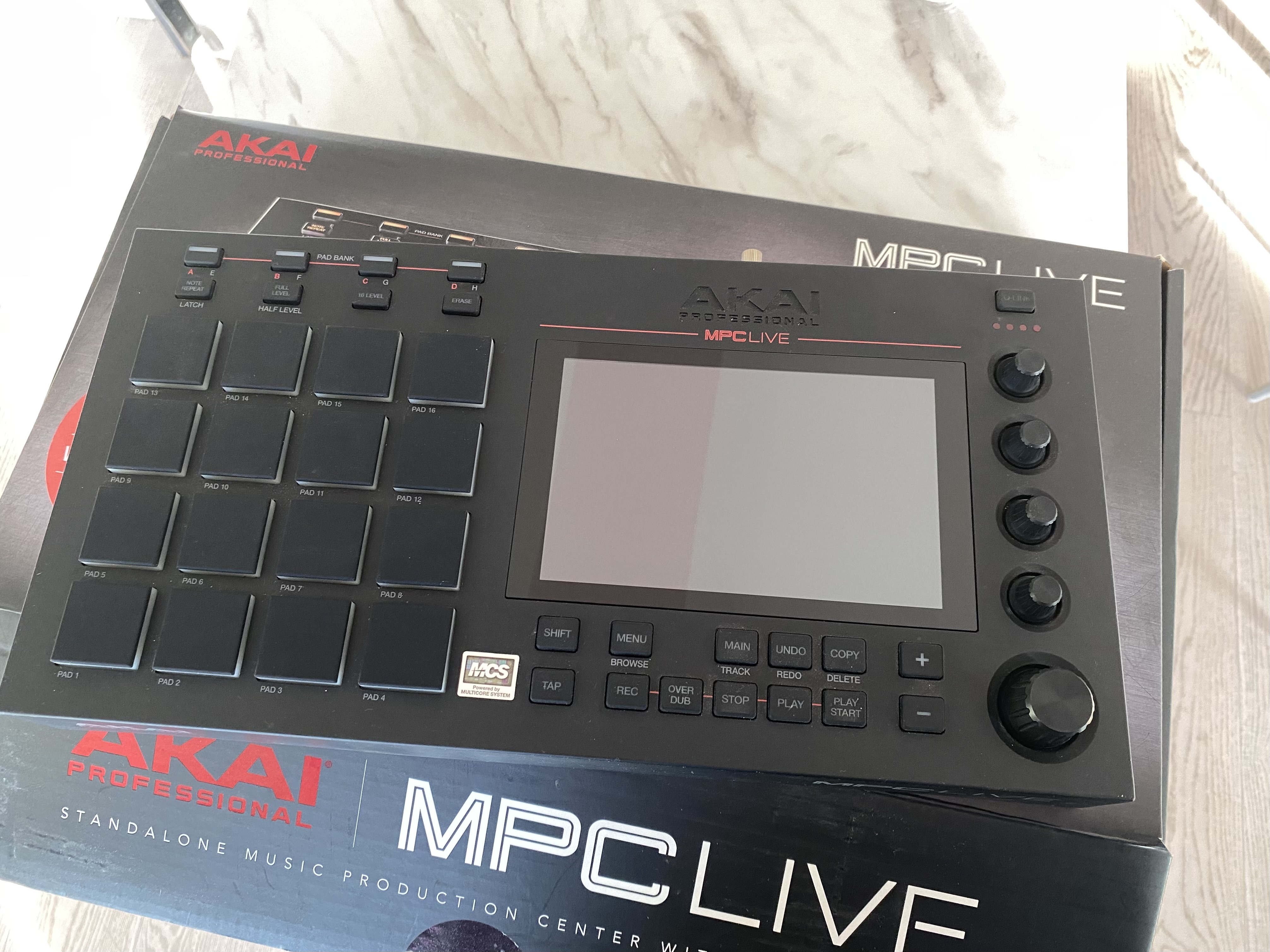 AKAI MPC live 