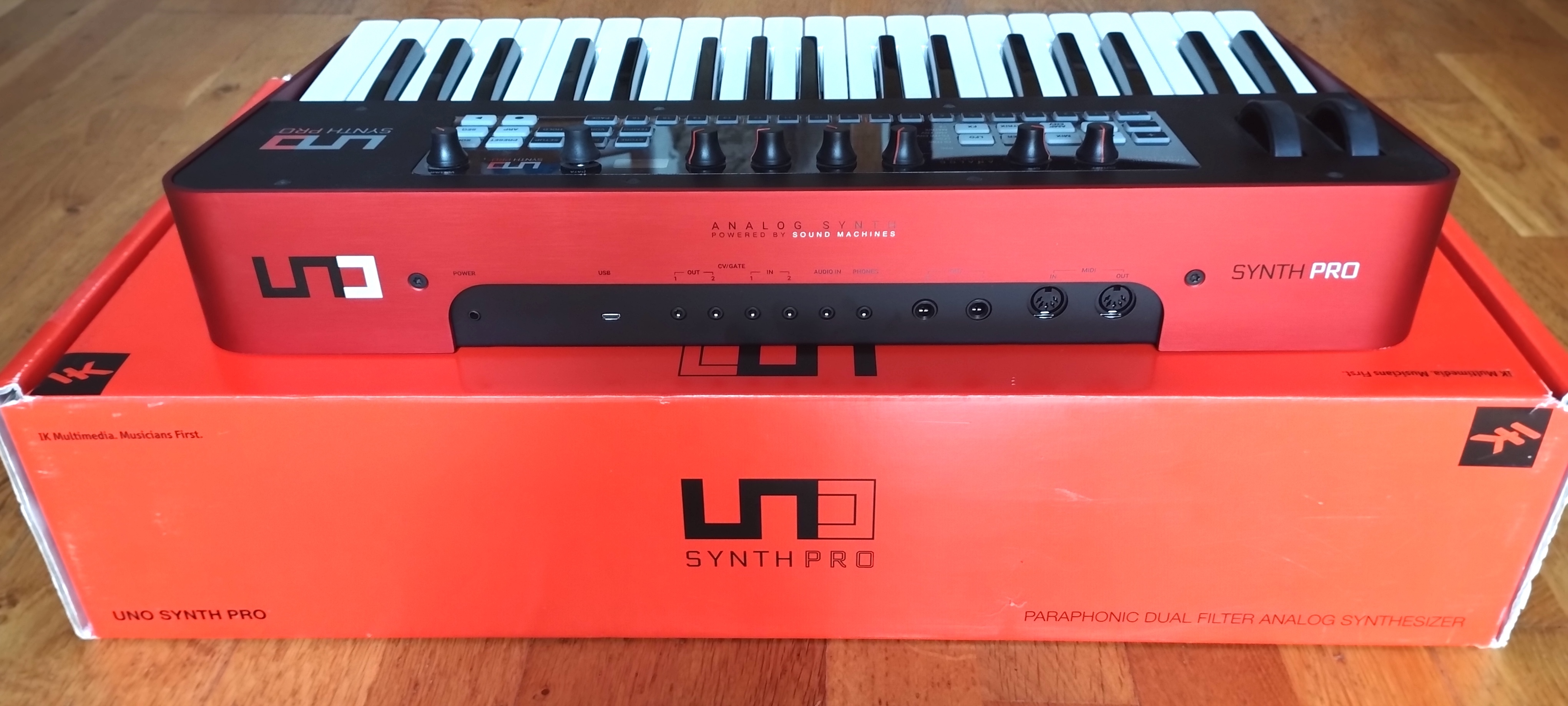 IK Multimedia Uno Synth Pro (48954)