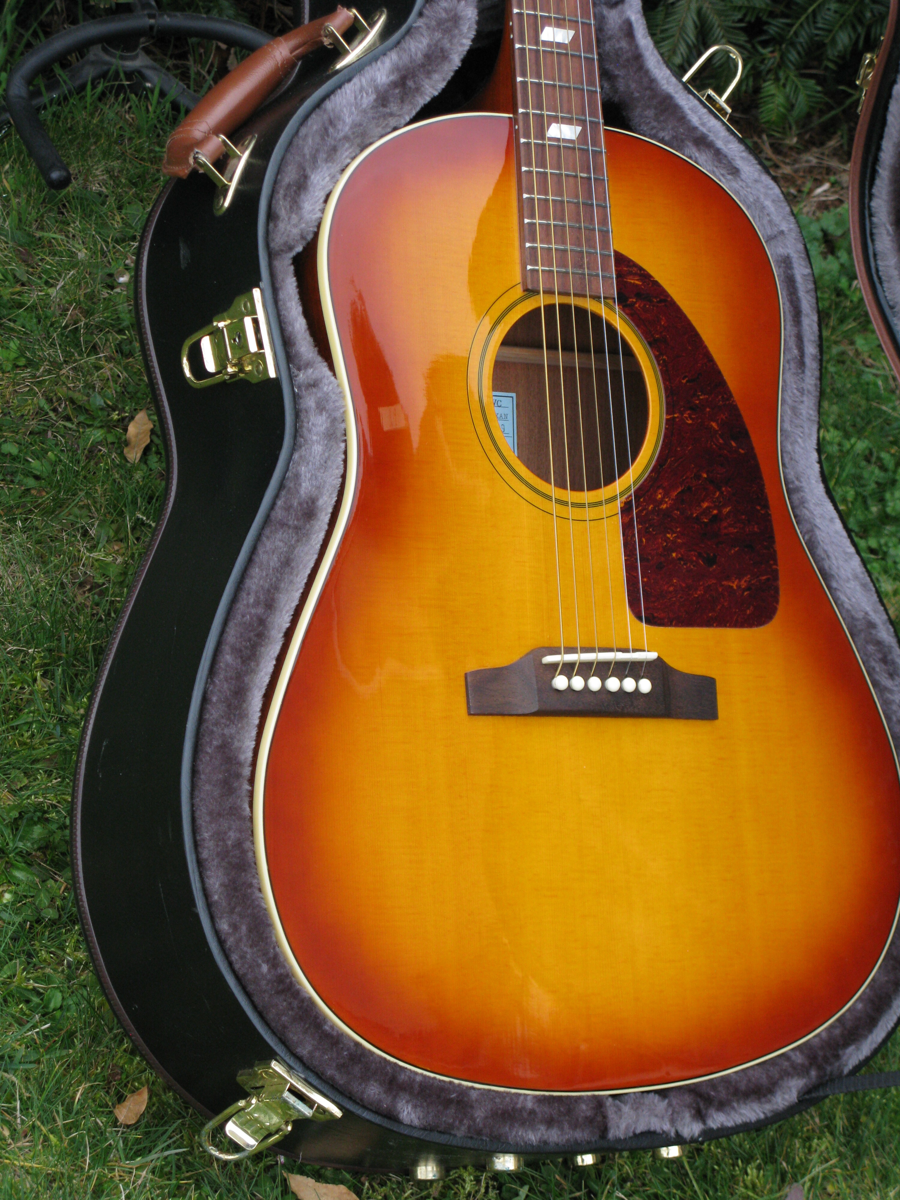 VENDS Guitare Epiphone FT-79 2010