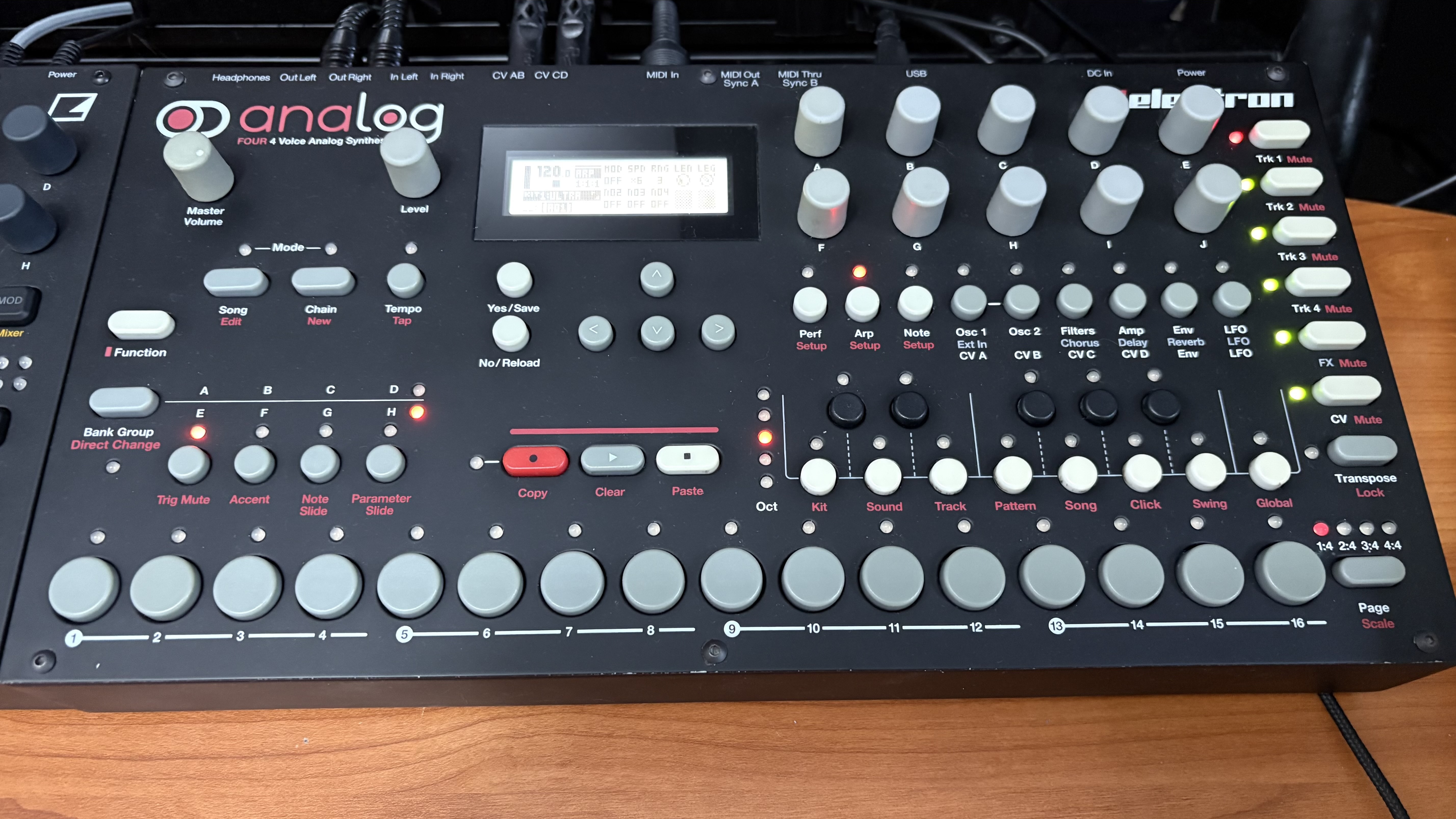 Vends Elektron Analog Four MK1 - bon état - première main 