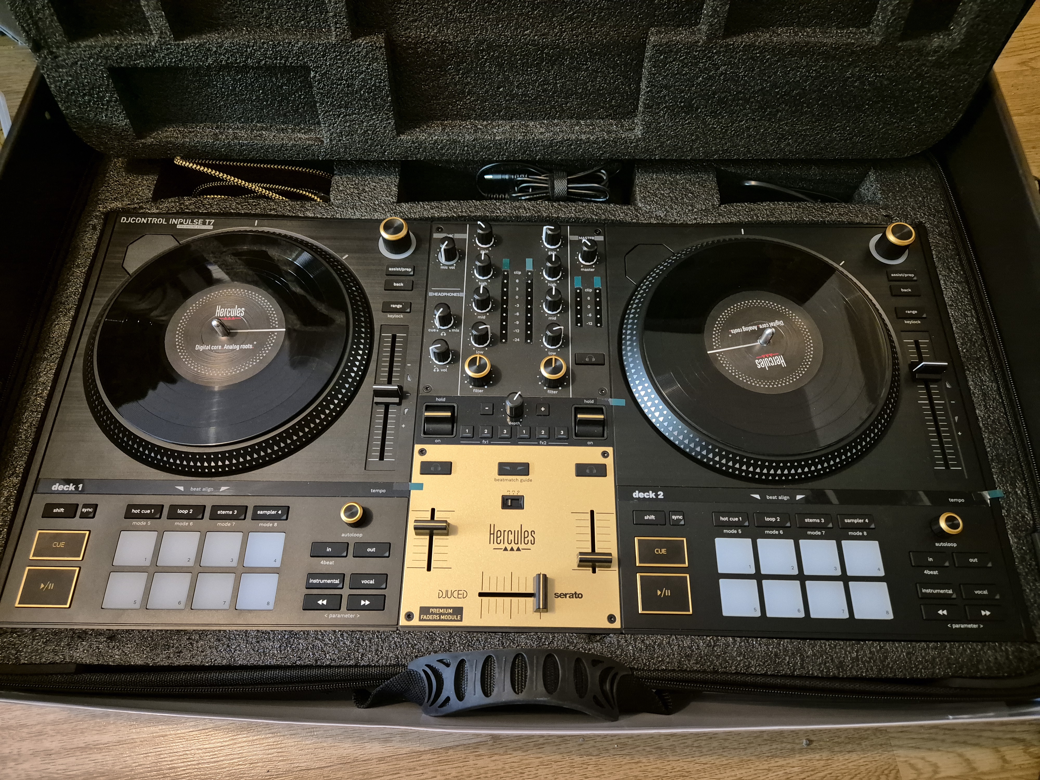 Vends contrôleur hercules T7 premium 