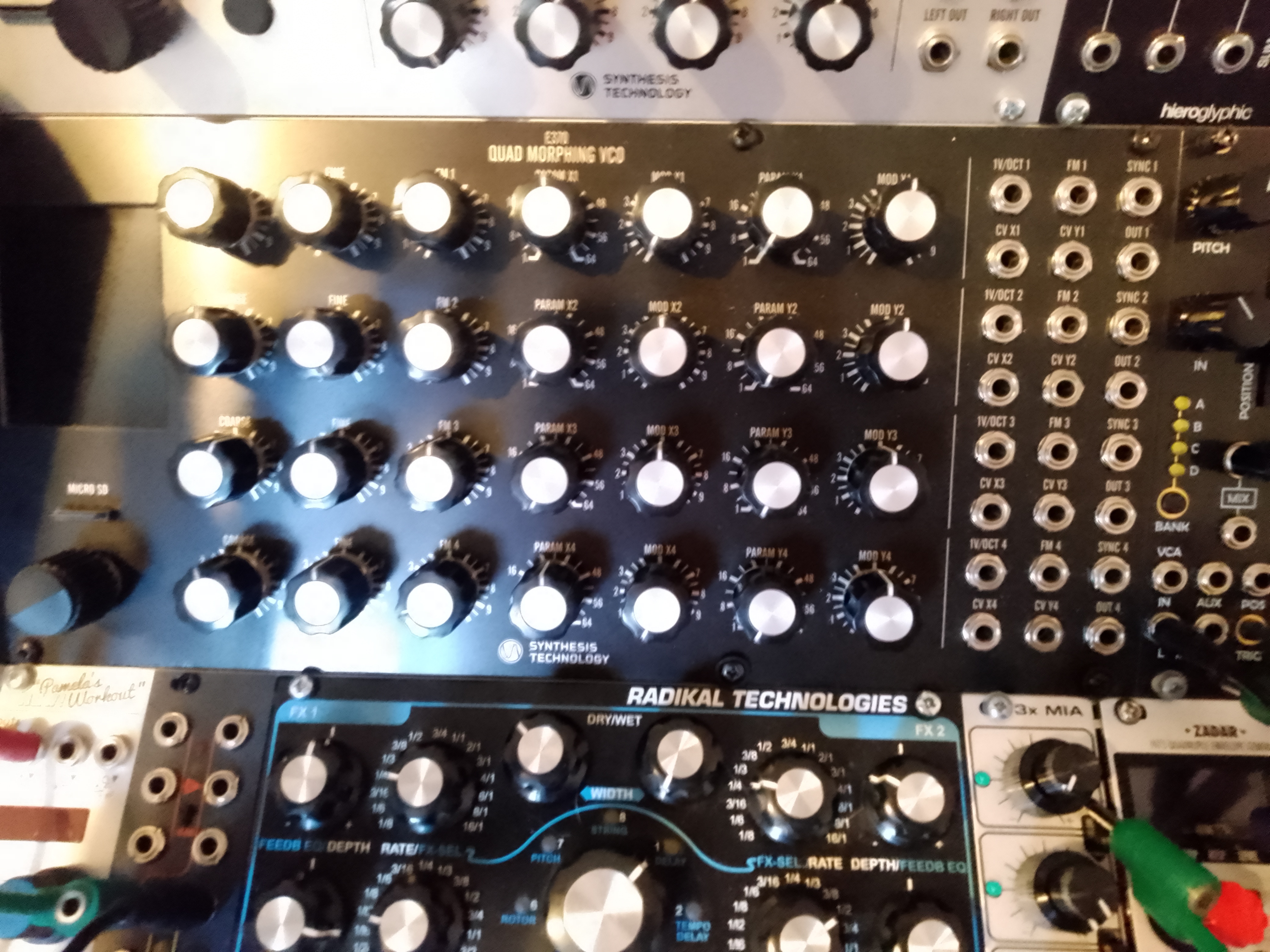 E370 Quad Morphing VCO (black panel)
