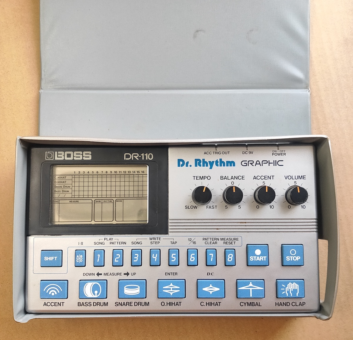 b.a.r analogique Boss DR-110