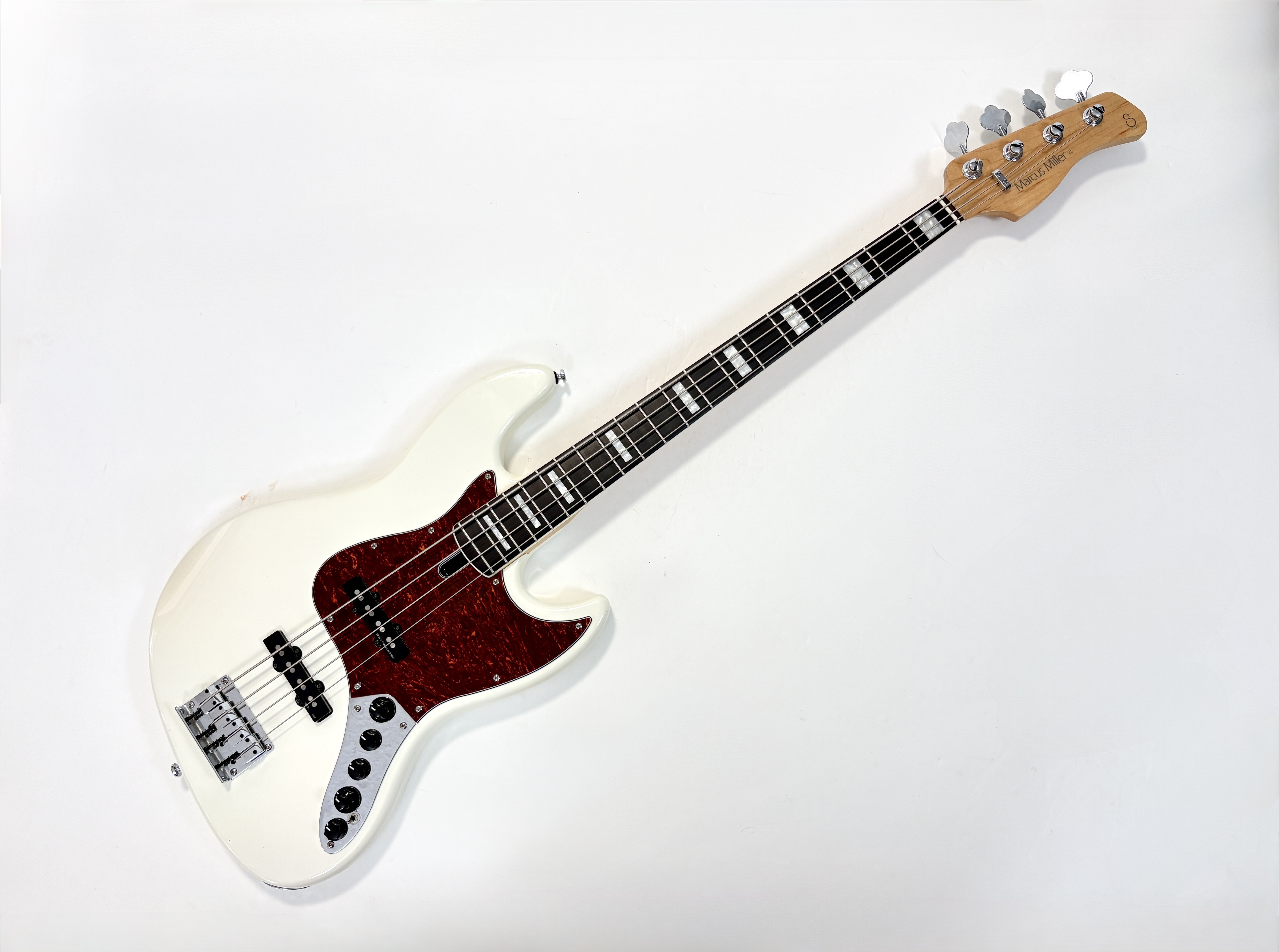Sire Marcus Miller V7 Antique White Glossy 2019