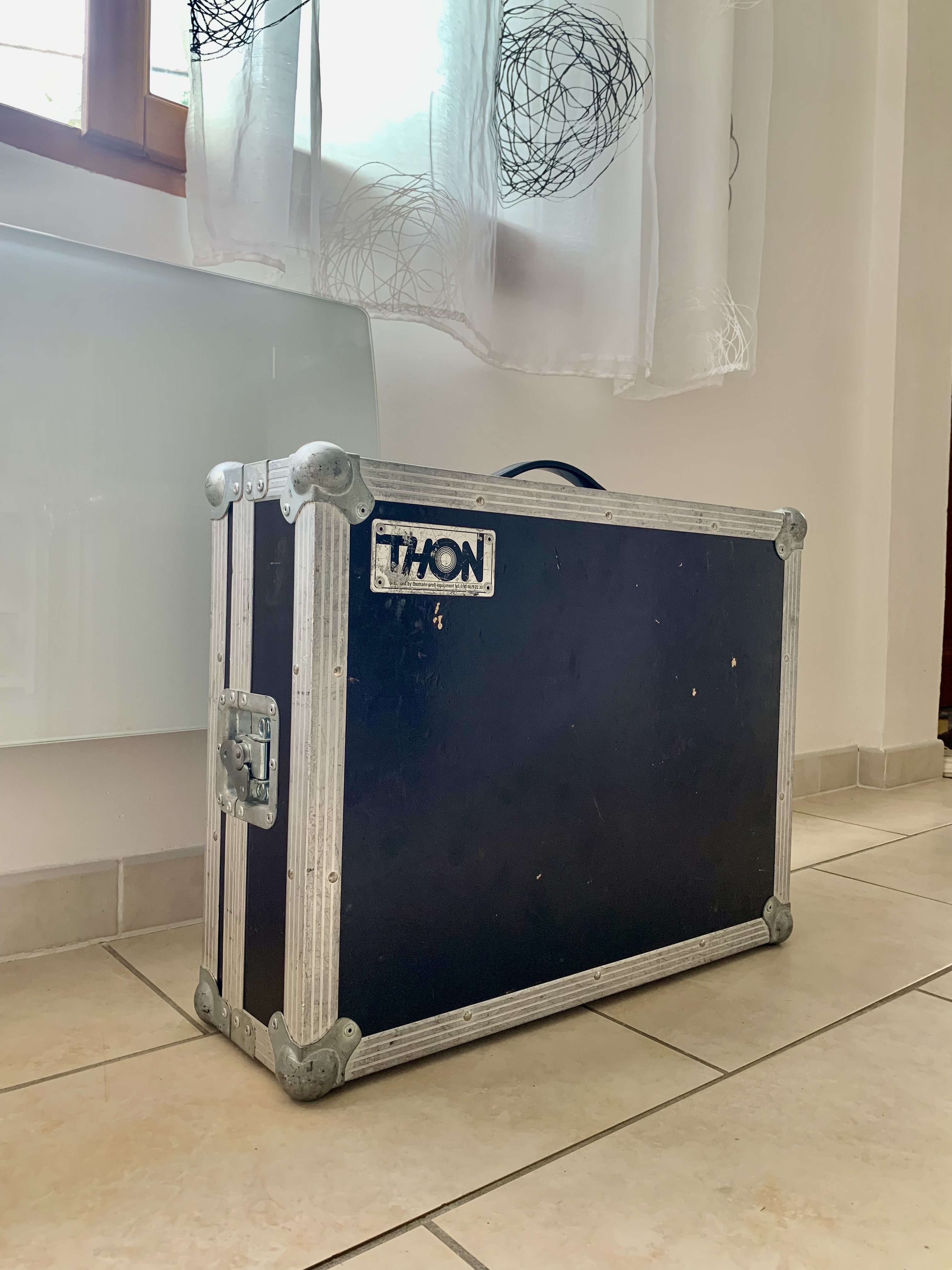 Vends "Flight case" pour KORG D3200. 