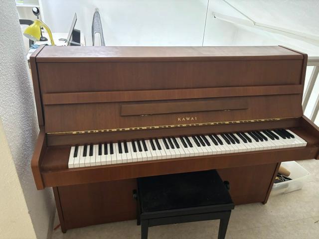 Piano droit Kawai CE-7 acoustique + banquette – 750 €