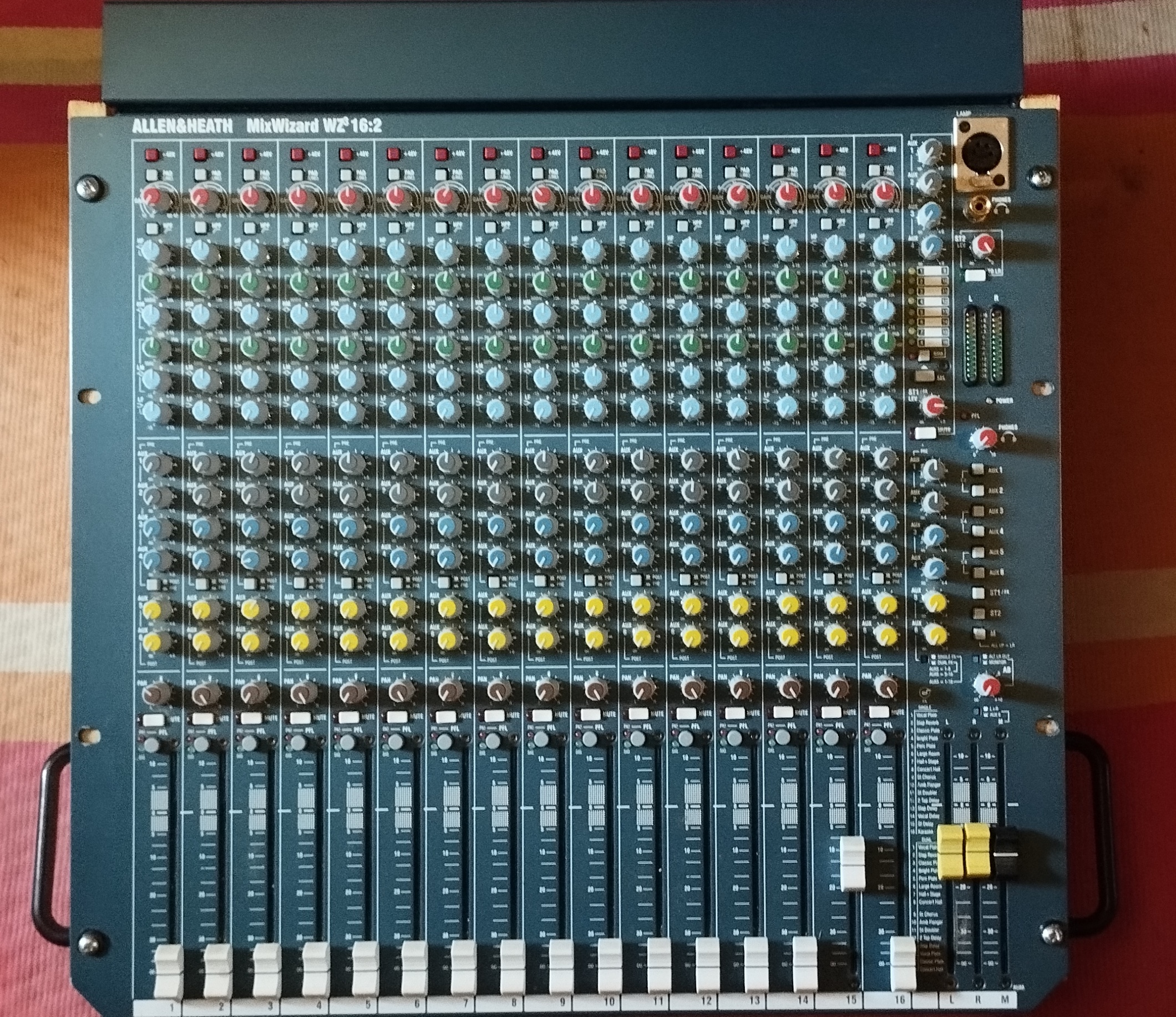 Console Allen & Heath WZ3 16:2