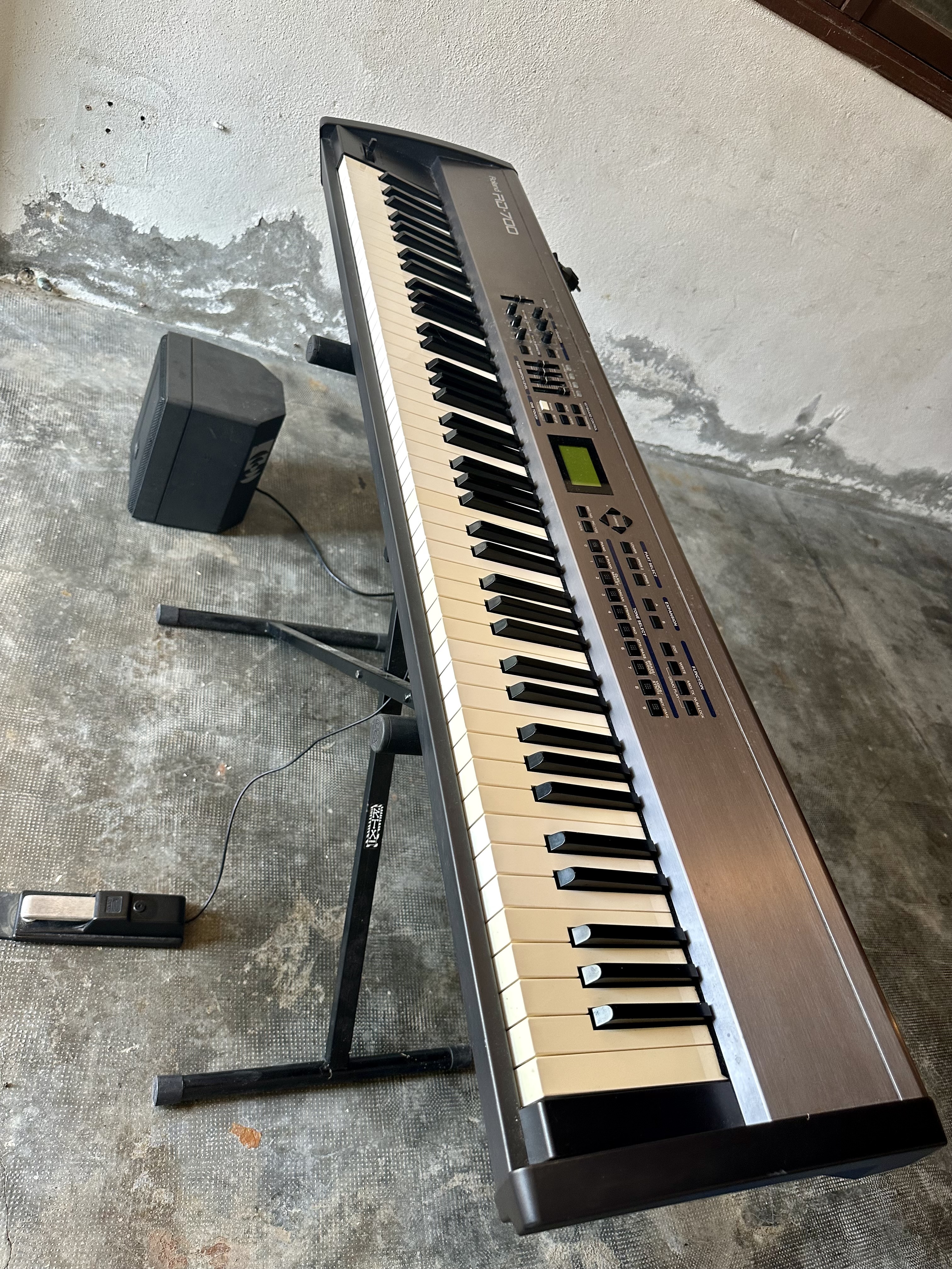 Vends clavier RD700, cause double emploi 
