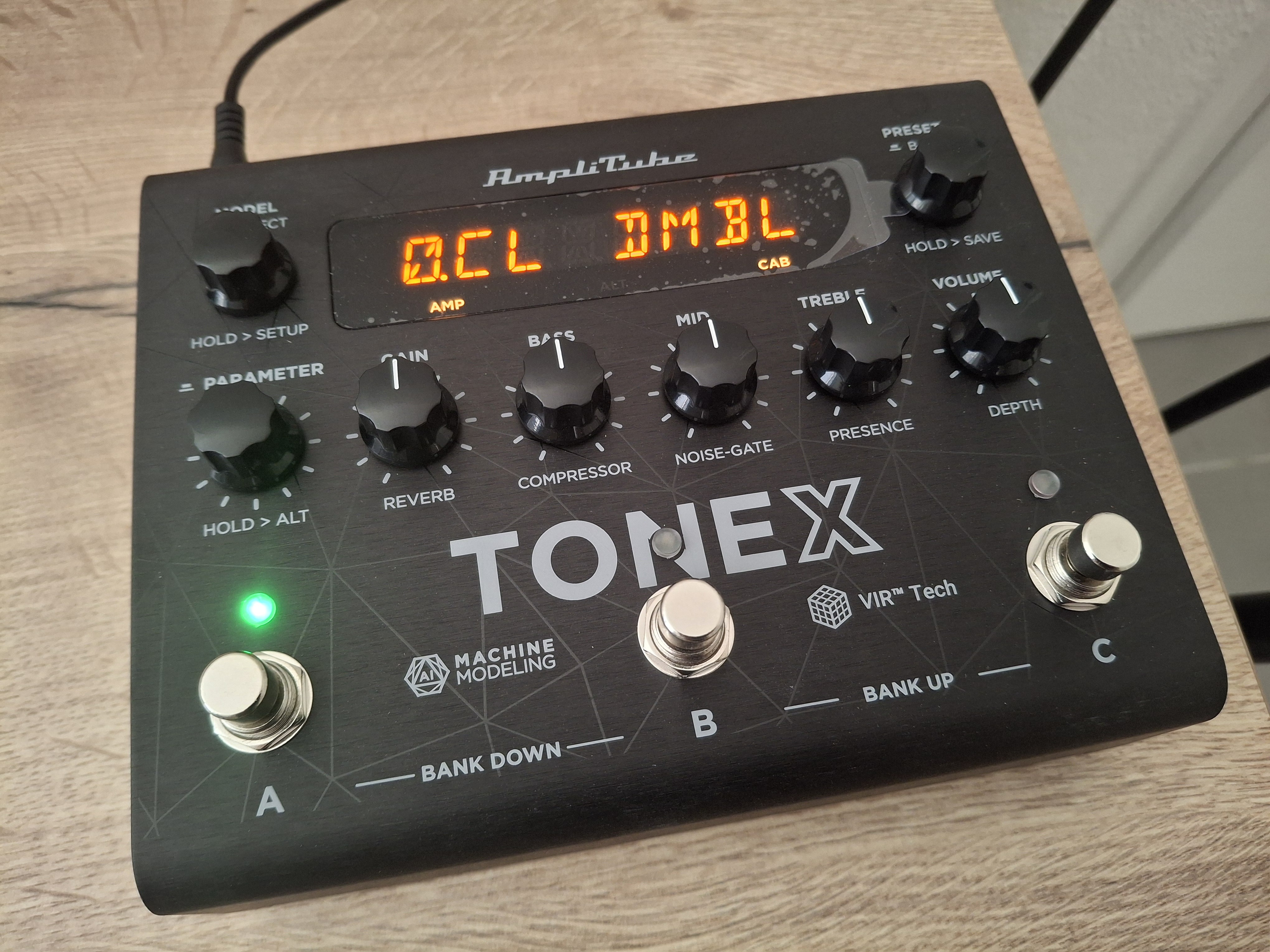 IK MULTIMEDIA Tone X Pedal
