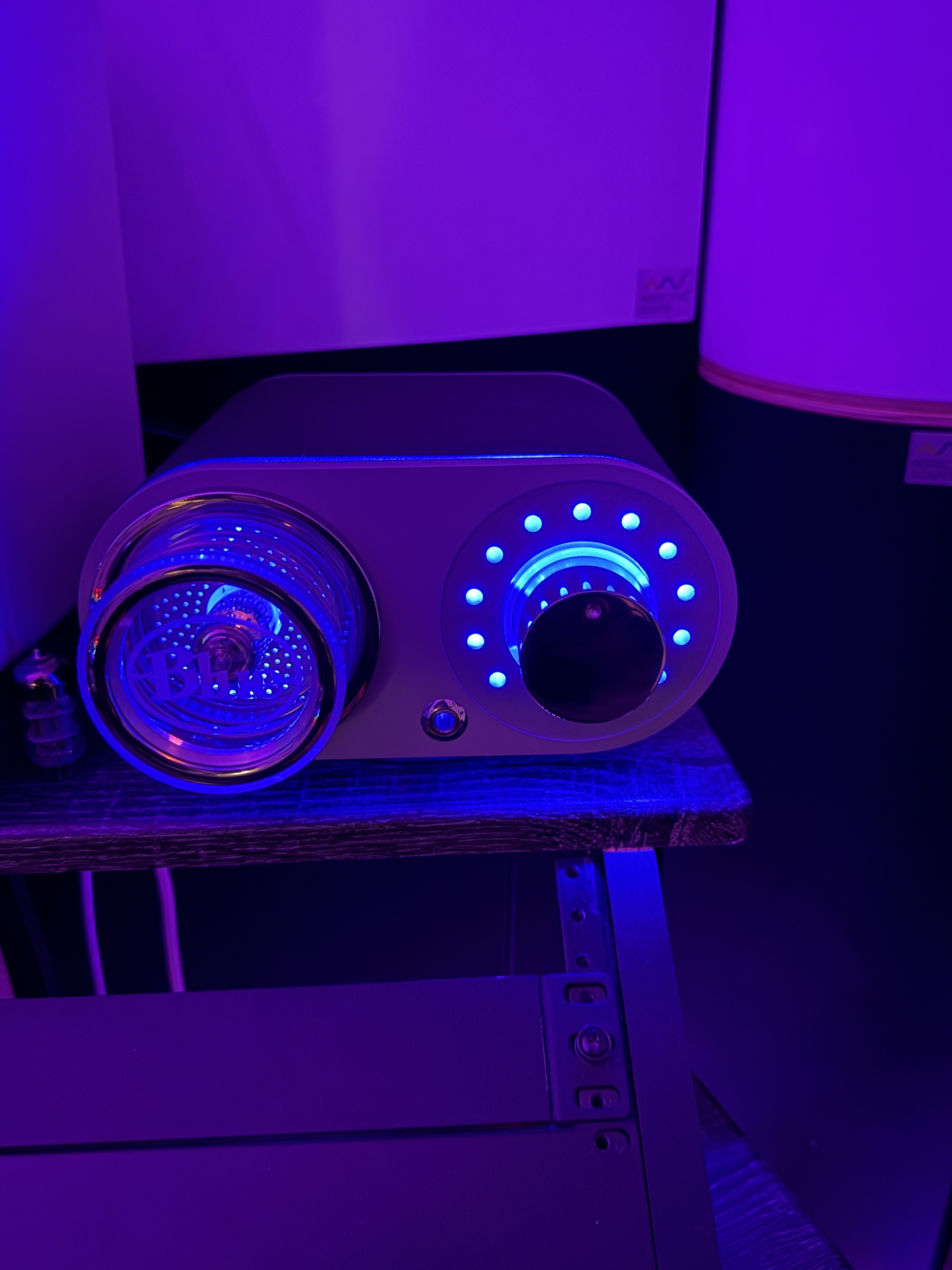 Blue Microphones Robbie – Préampli à lampes + lampe NOS Tesla 70’s + boîte d’origine
