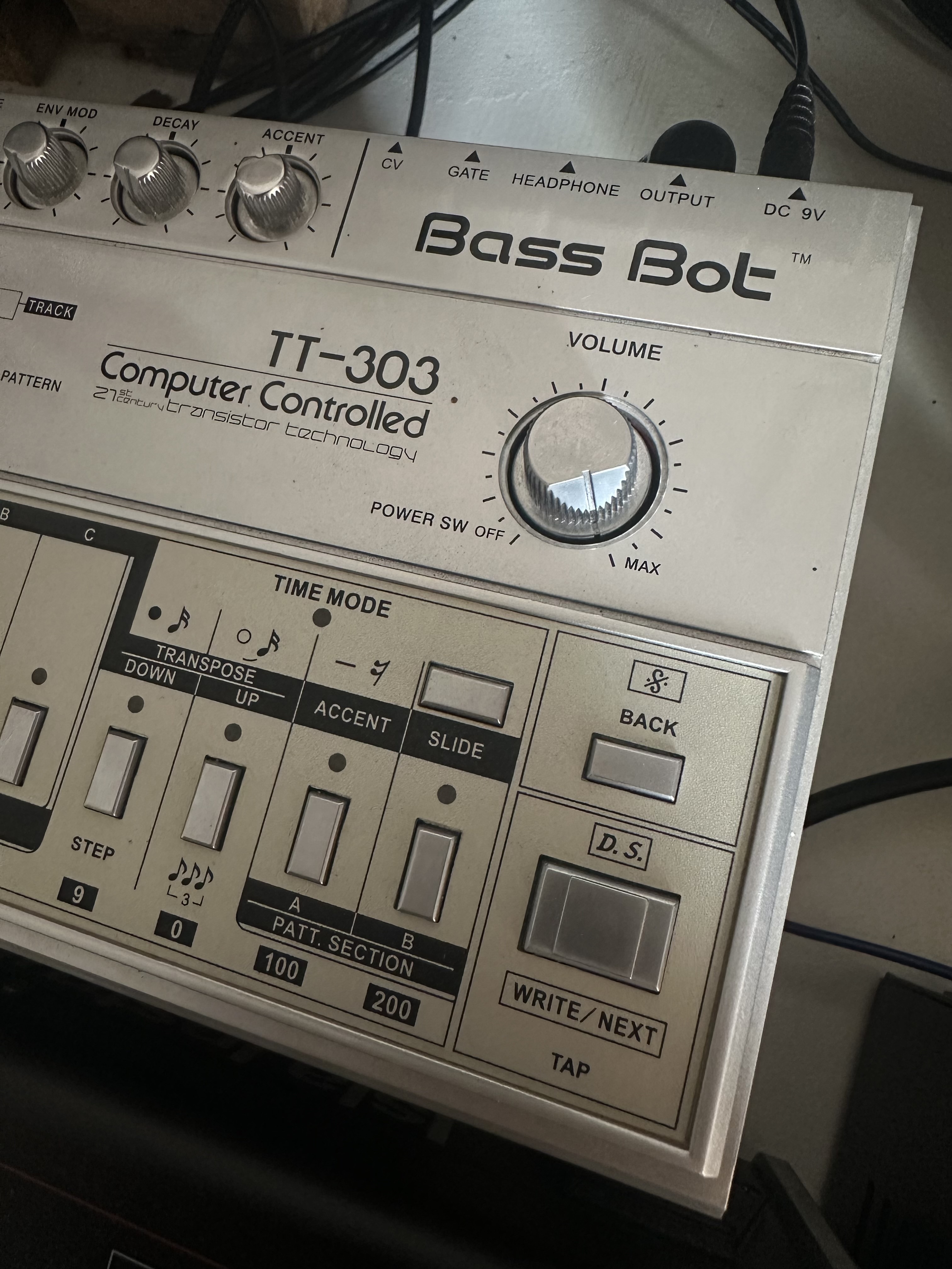Cyclone Analogic Bass Bot TT-303 (11703)
