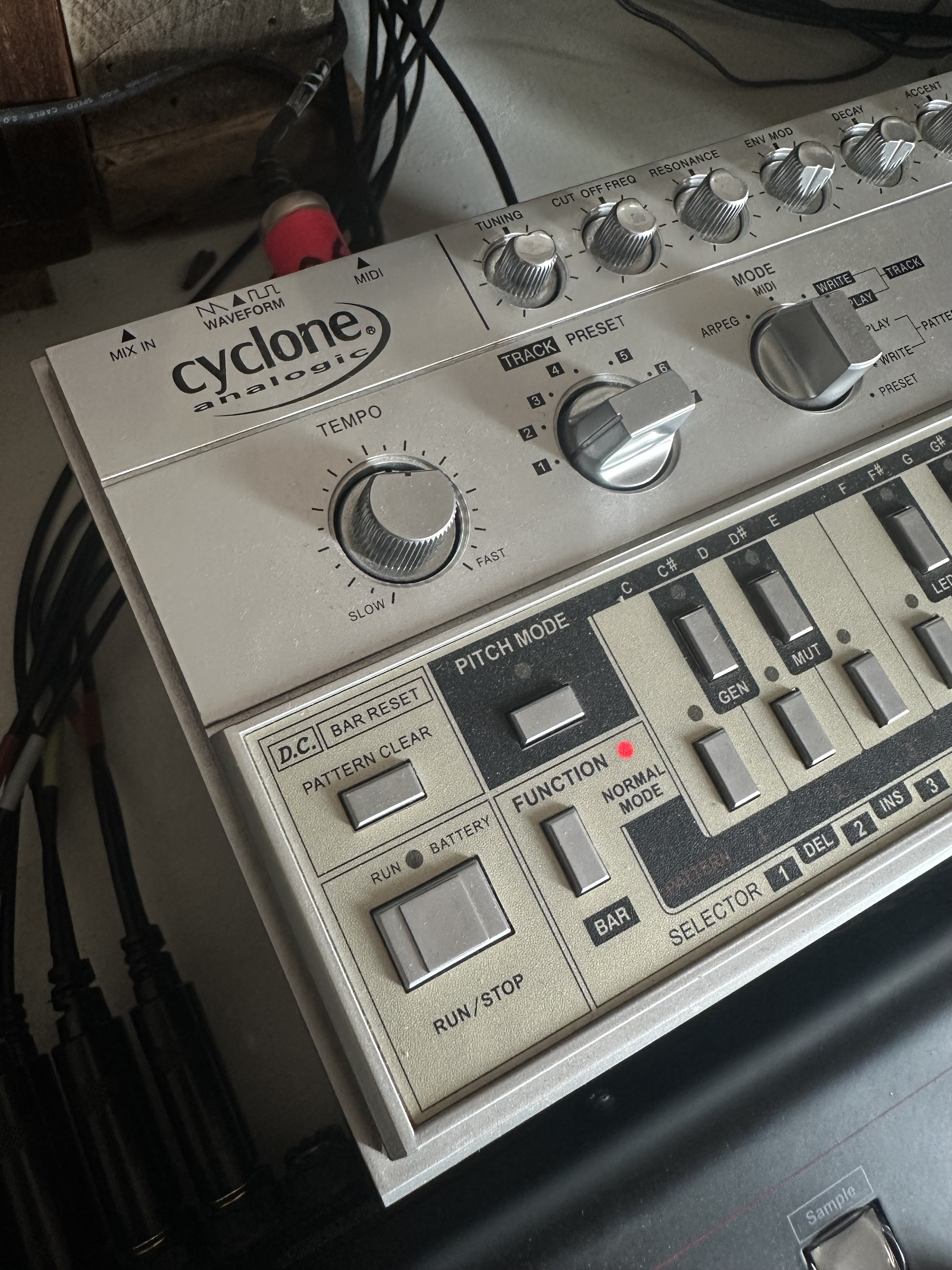 Cyclone Analogic Bass Bot TT-303 (30650)