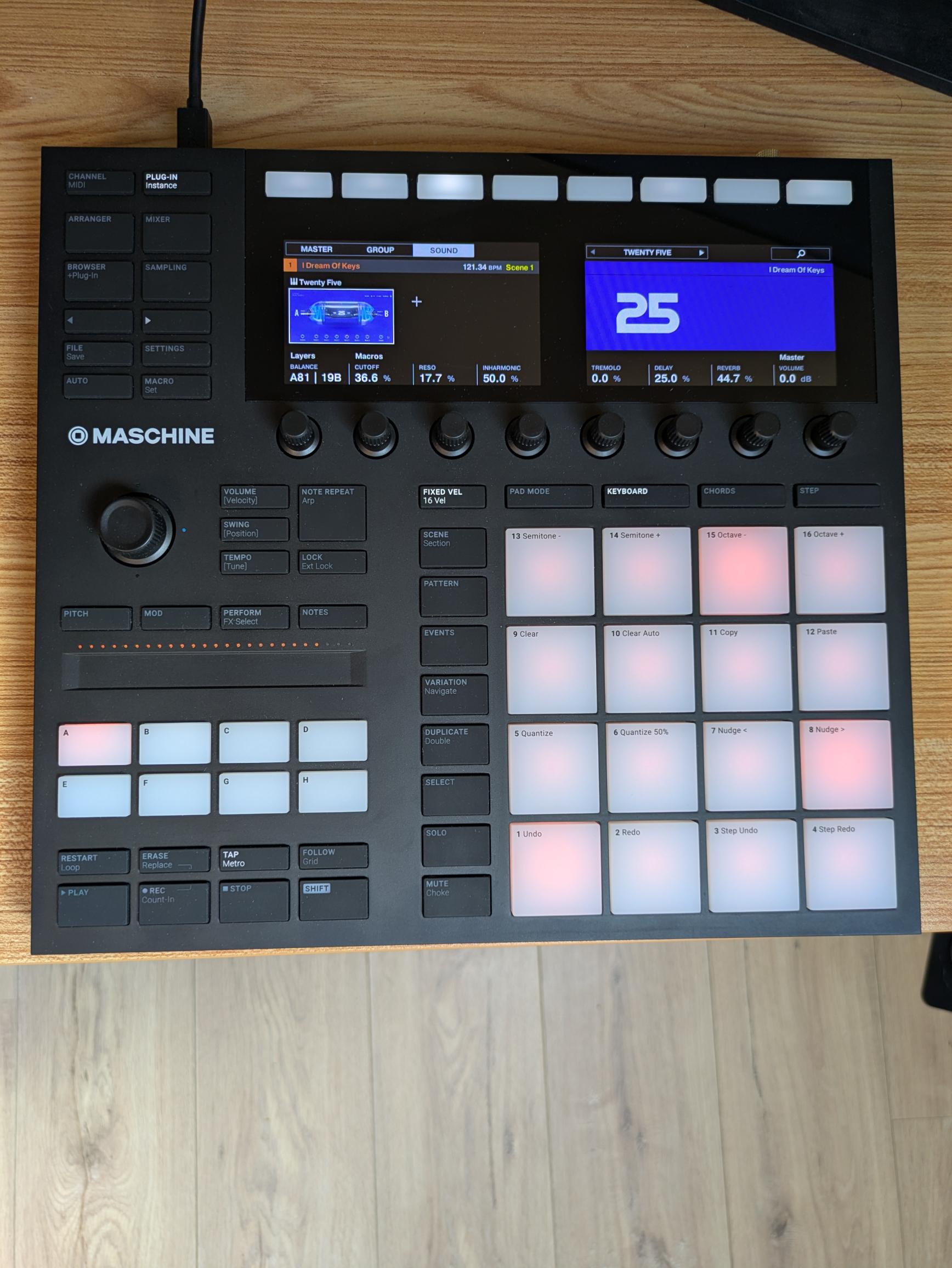 Maschine MK3 + Komplete 15 Standard — Sous garantie NI jusqu'en nov. 2027