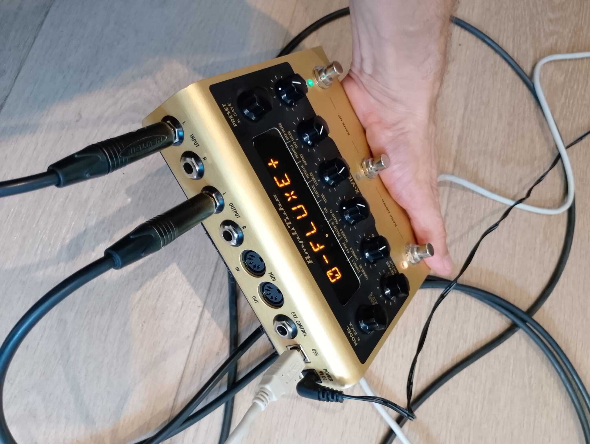 Vends pédale IK Multimedia Amplitube X-Vibe.