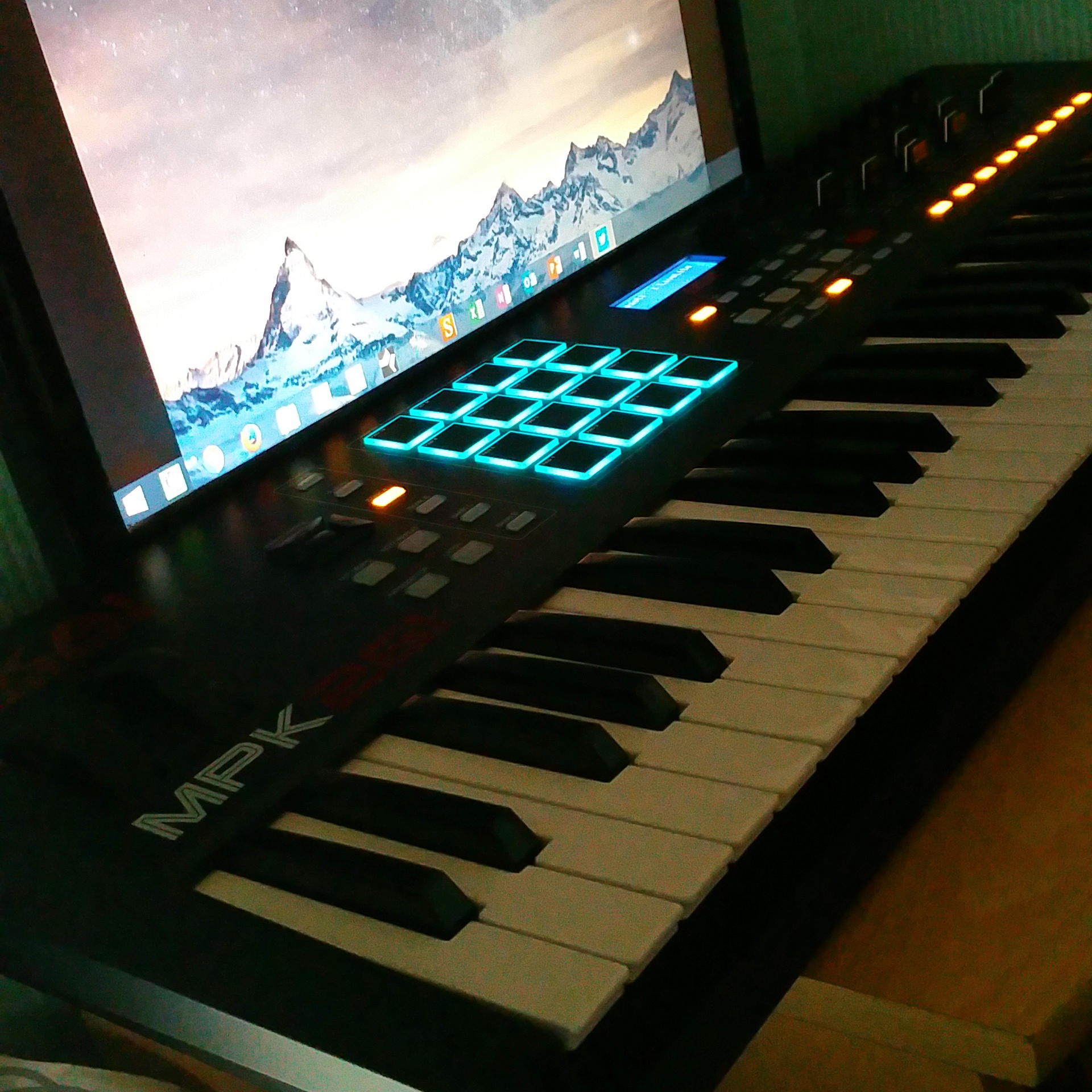 Vend Akai MPK 261